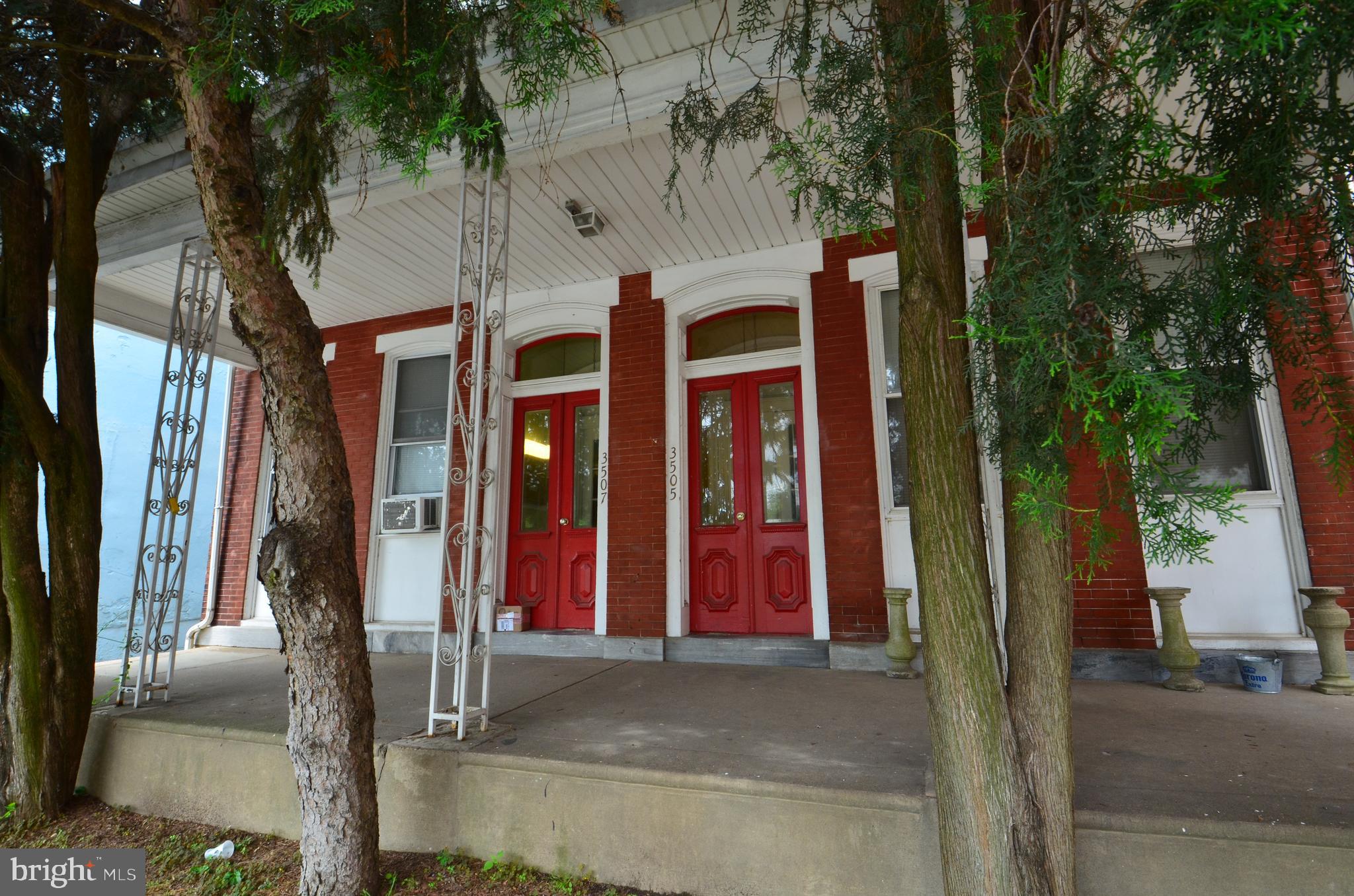 EAST FALLS - Residential Lease