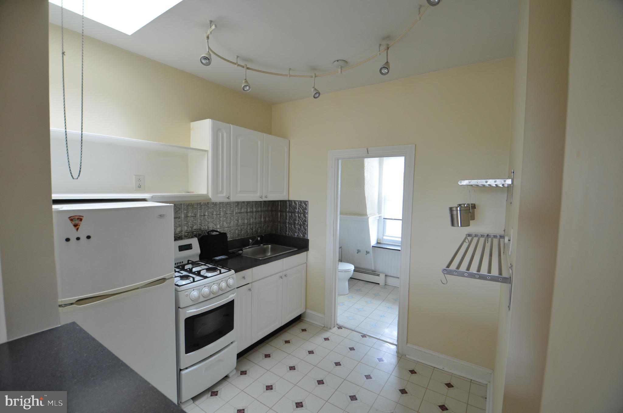 EAST FALLS - Residential Lease