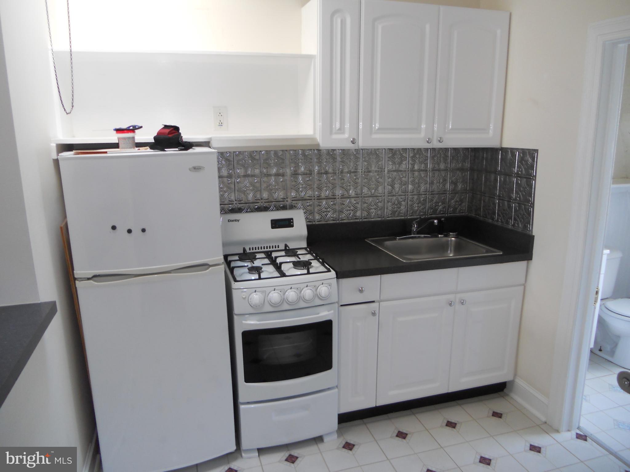 EAST FALLS - Residential Lease