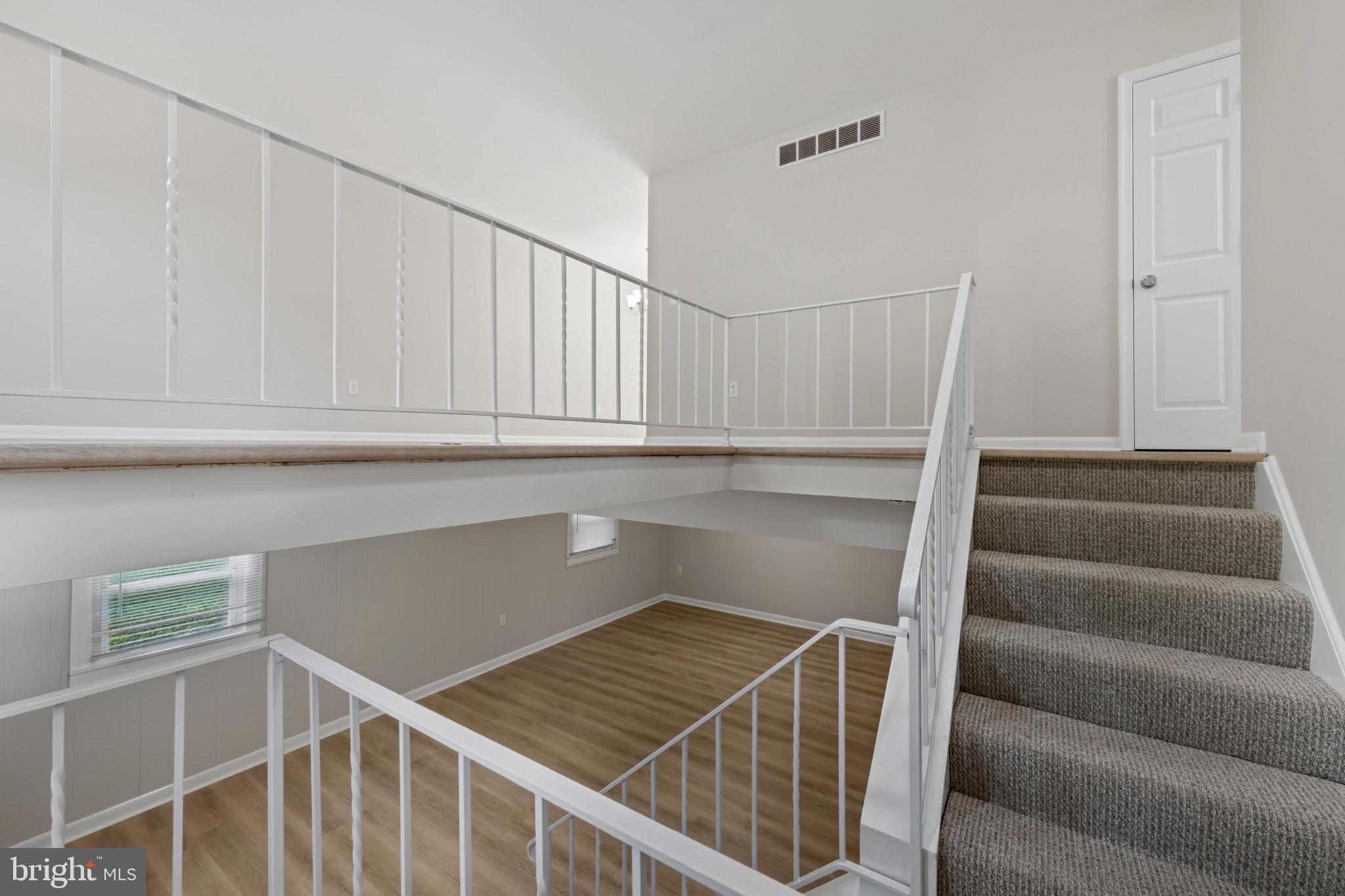 908 COUNTRY TERRACE