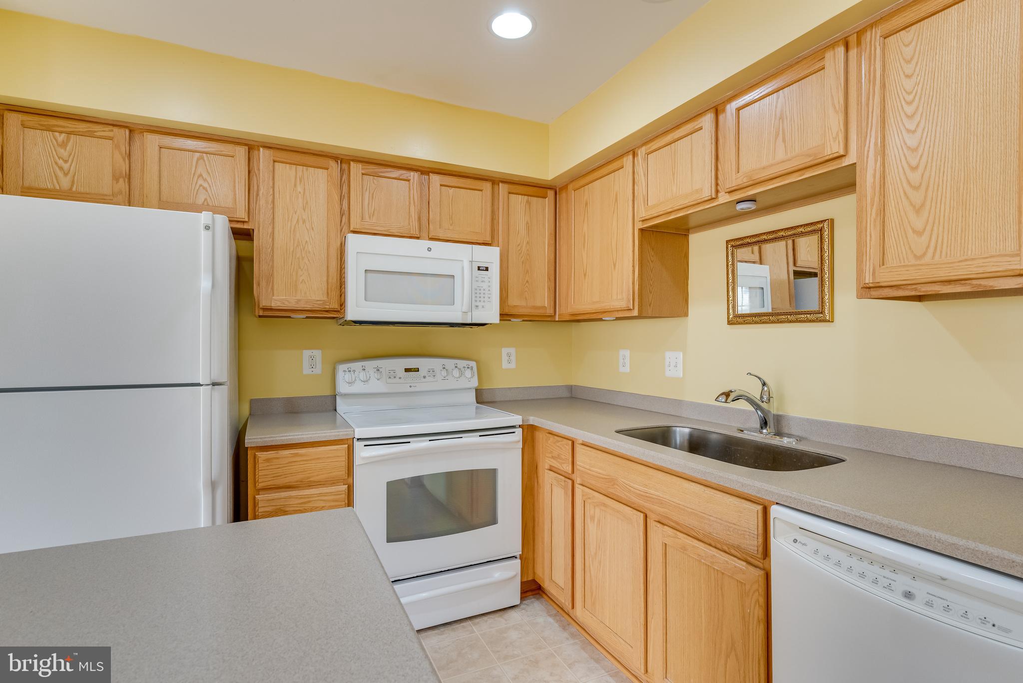 LAKELAND PLACE - Residential