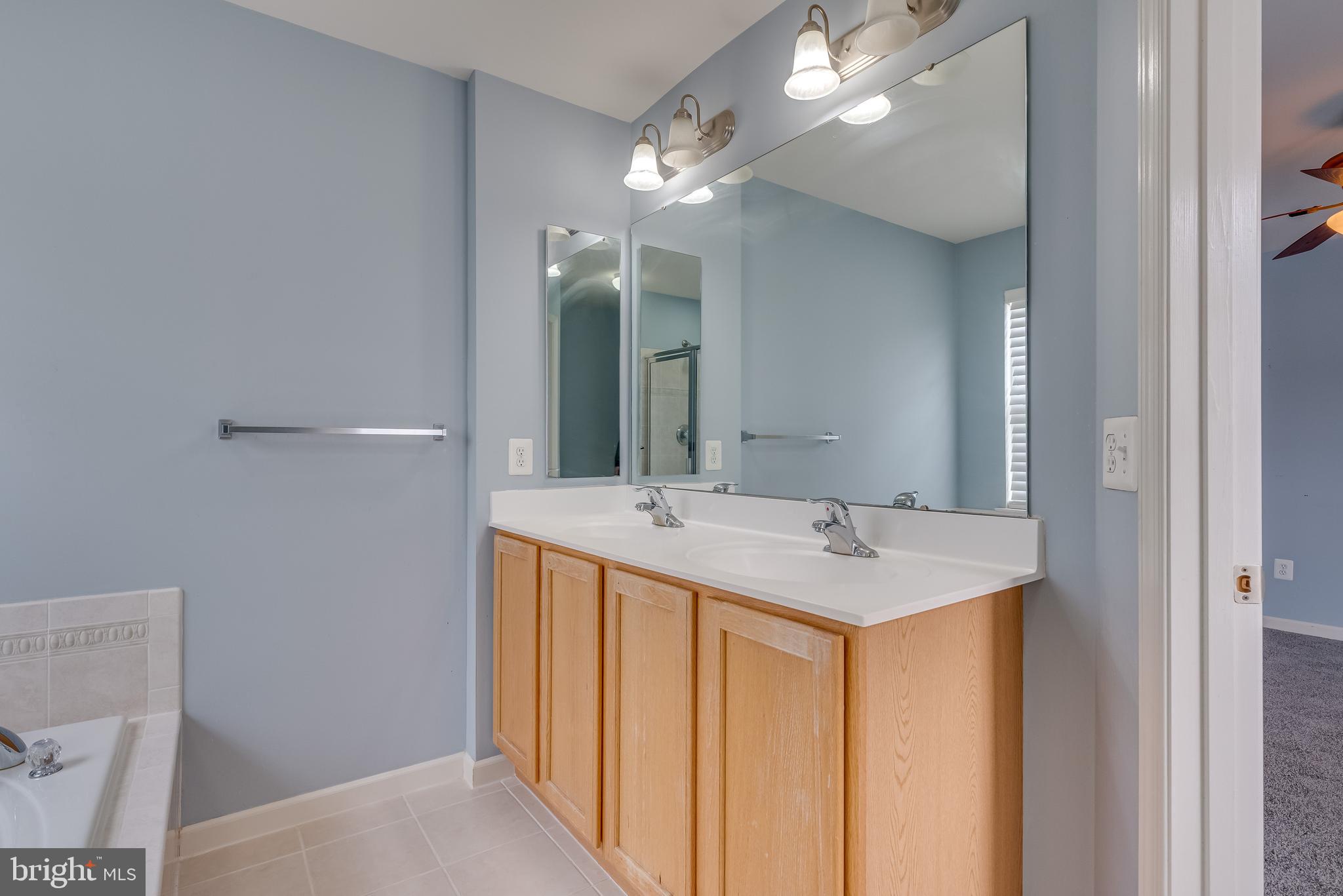 LAKELAND PLACE - Residential