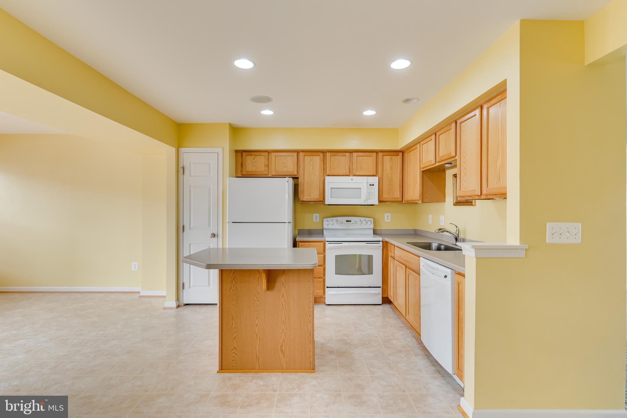 LAKELAND PLACE - Residential