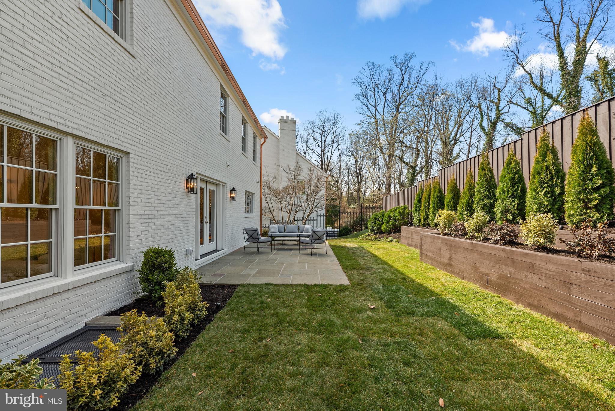 SPRING VALLEY - Residential
