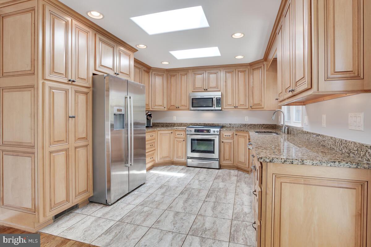 HARBOR HILLS - Residential