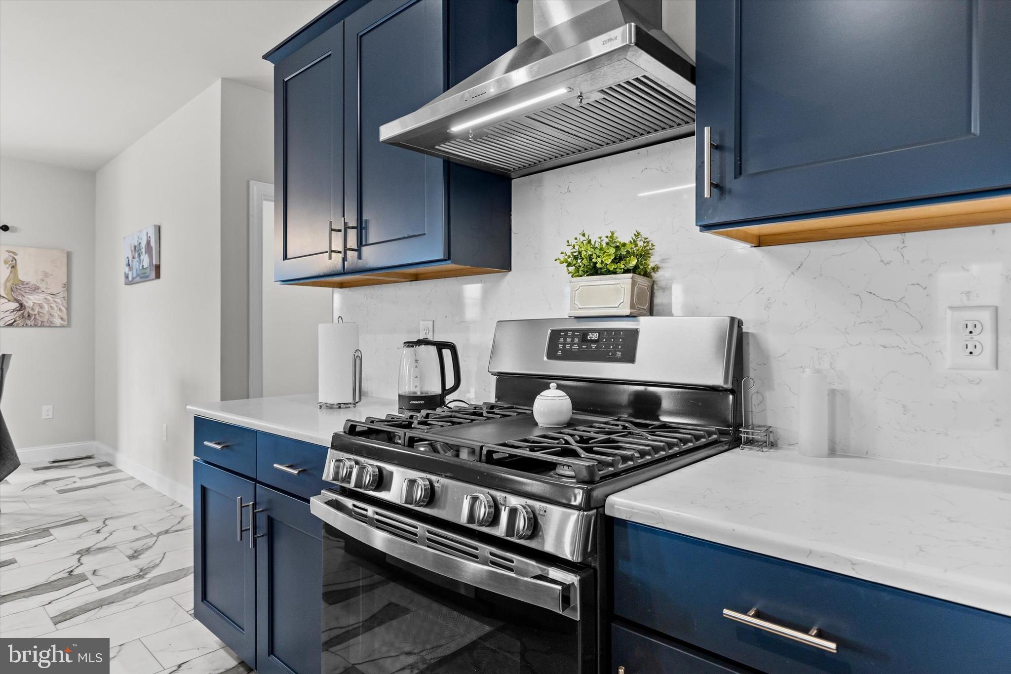 WOODLAND HILLS - Residential