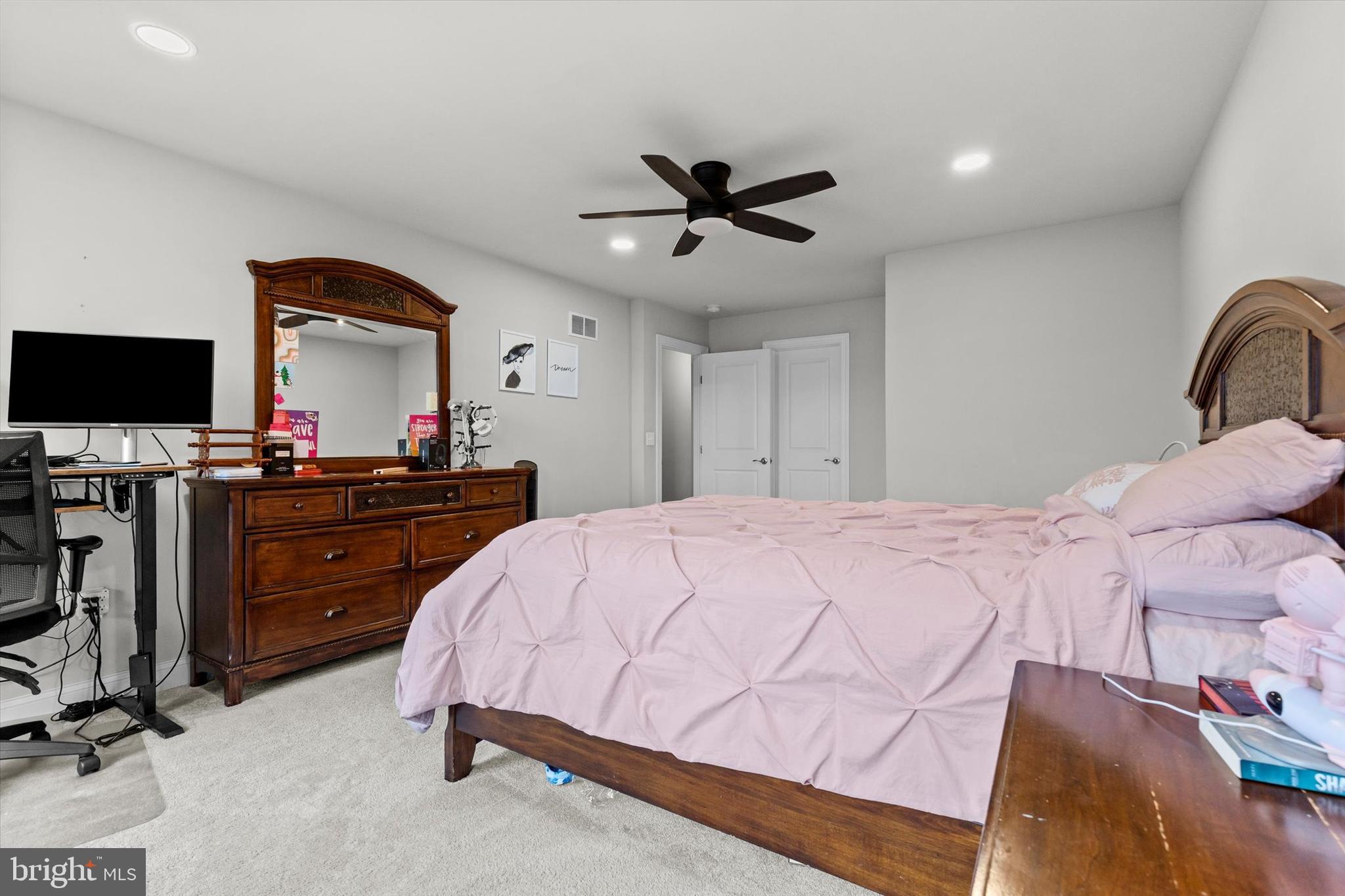 WOODLAND HILLS - Residential