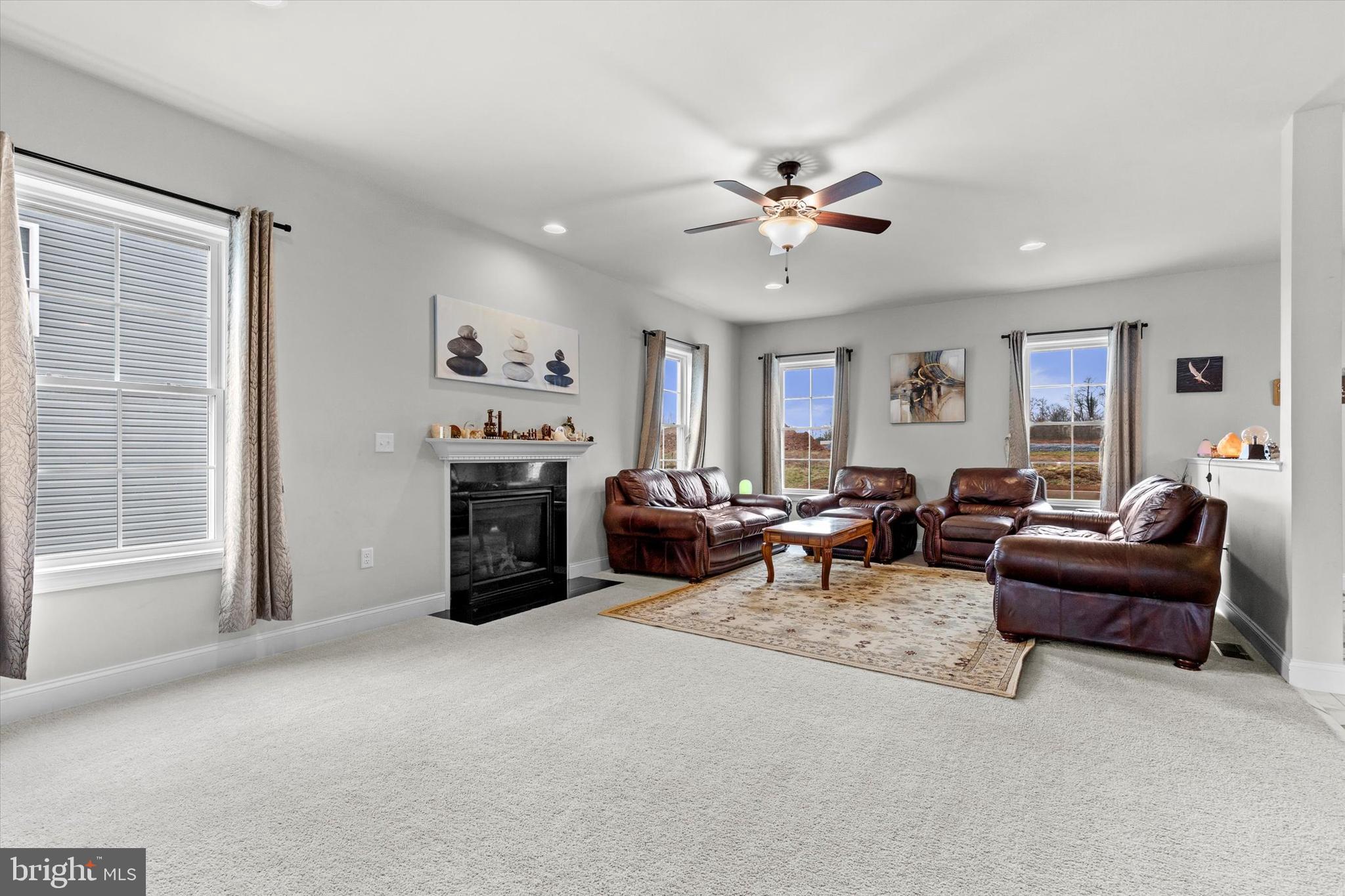 WOODLAND HILLS - Residential