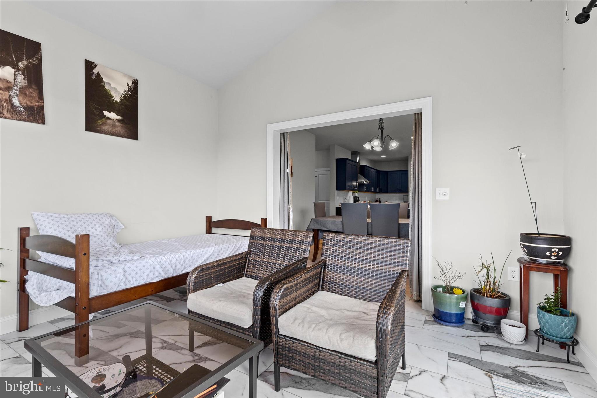 WOODLAND HILLS - Residential