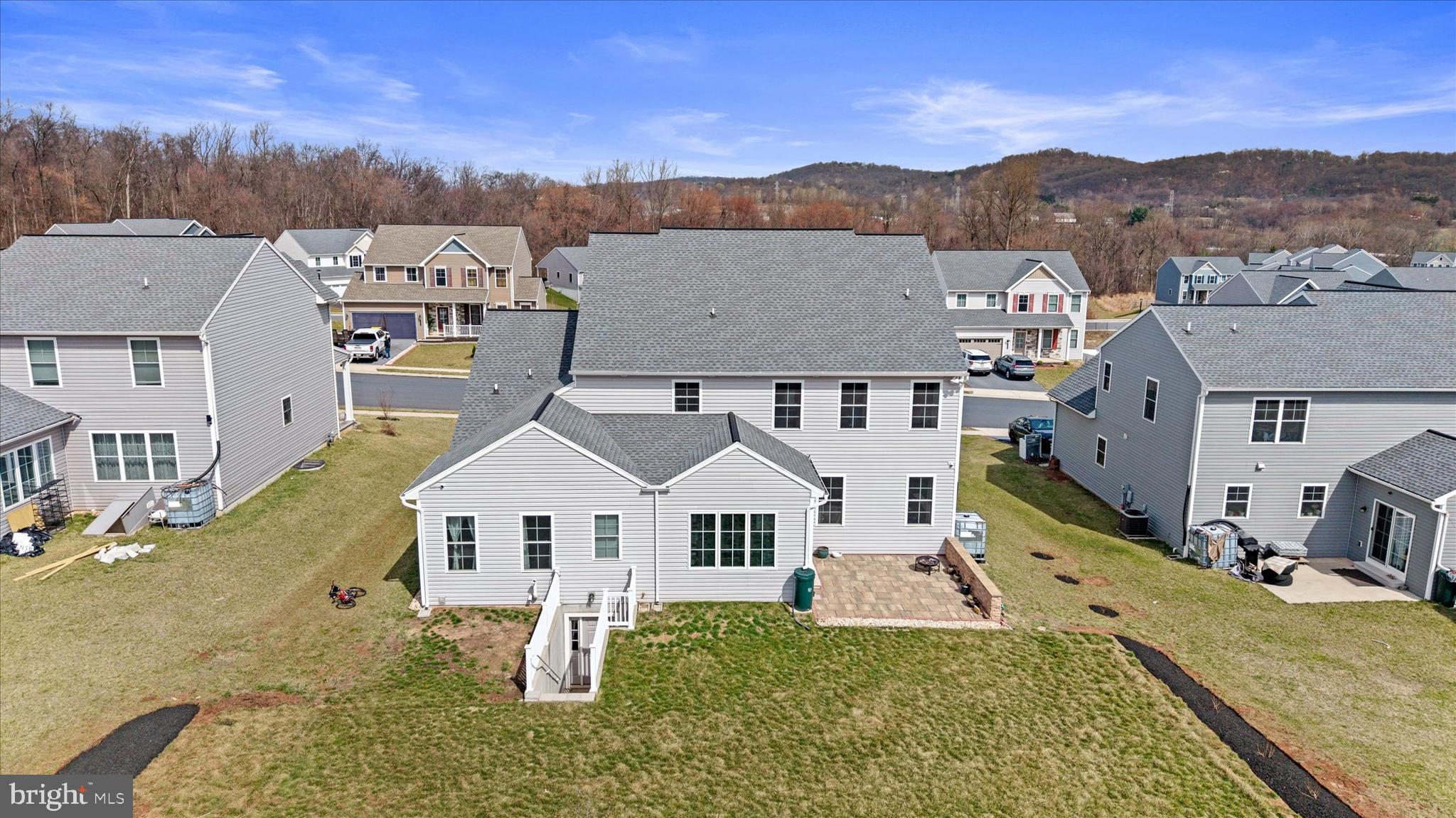 WOODLAND HILLS - Residential