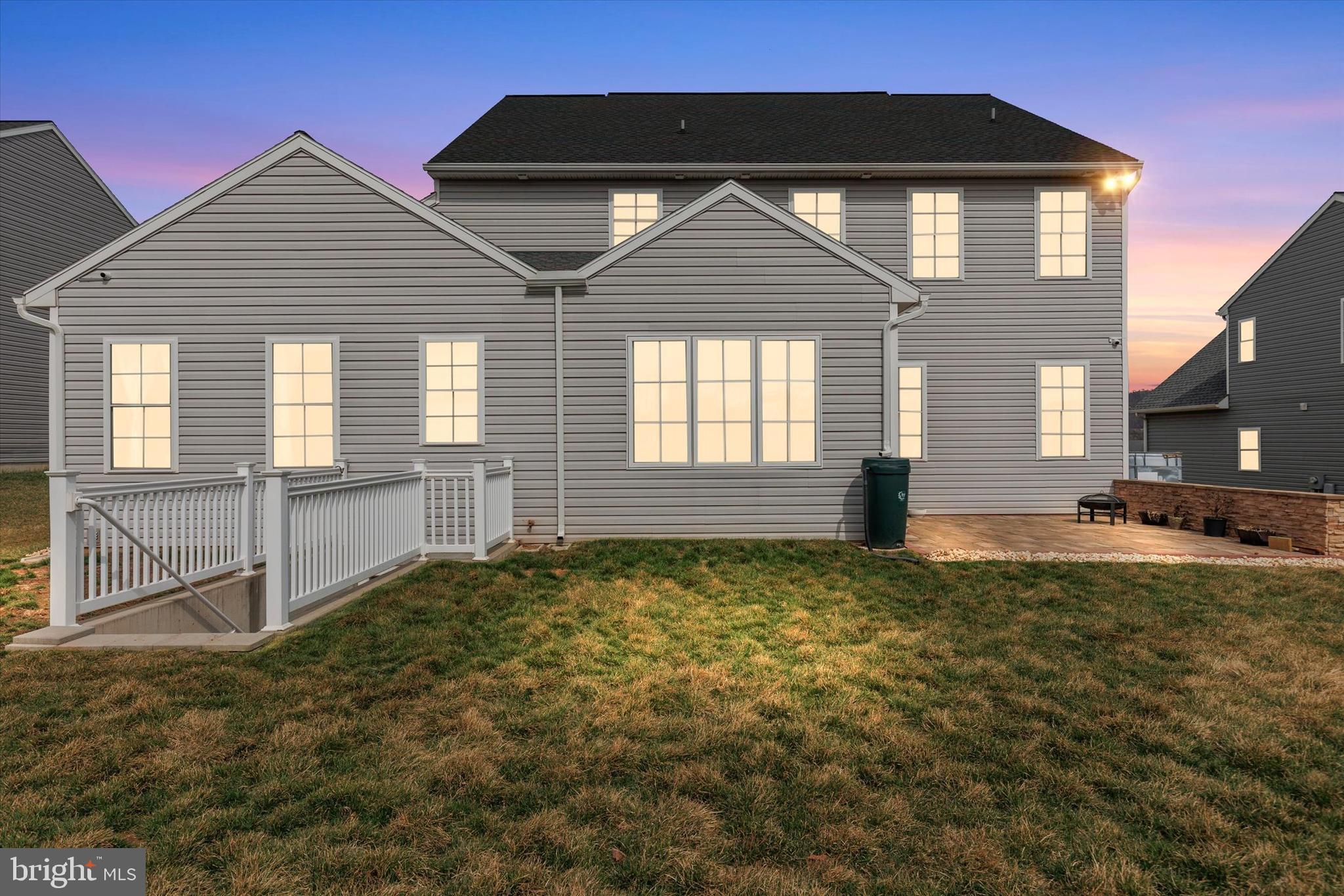 WOODLAND HILLS - Residential