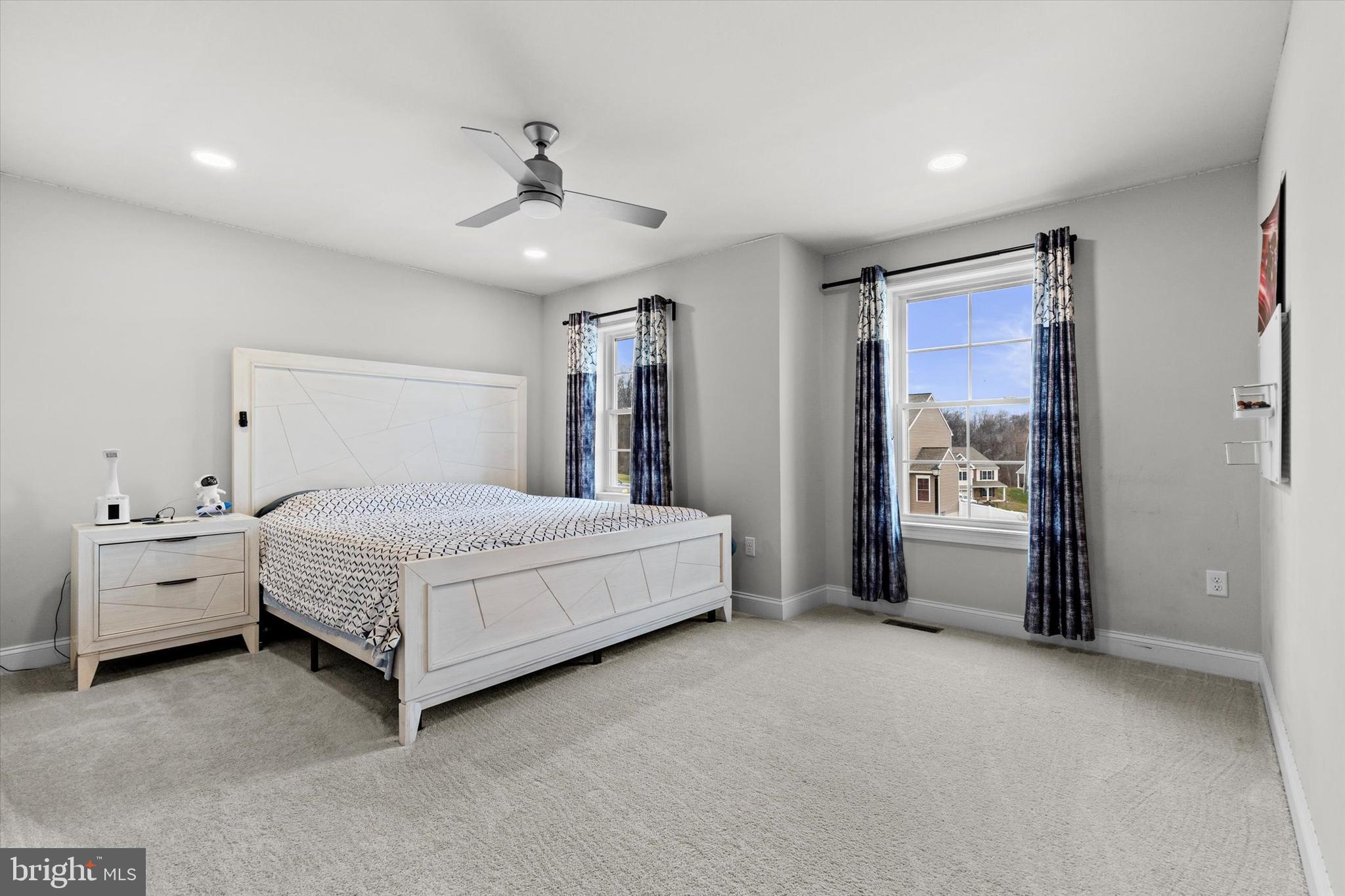 WOODLAND HILLS - Residential