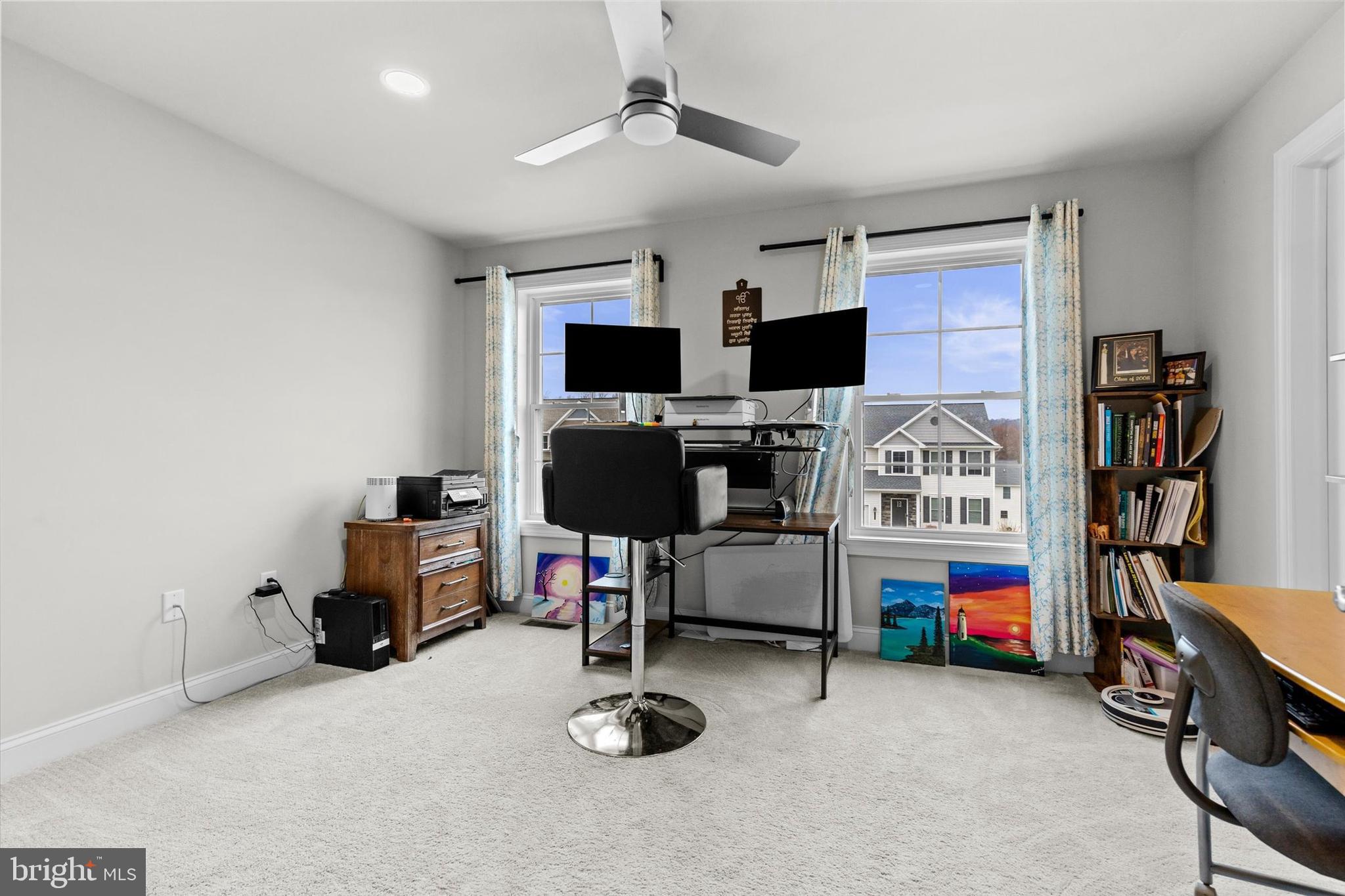 WOODLAND HILLS - Residential