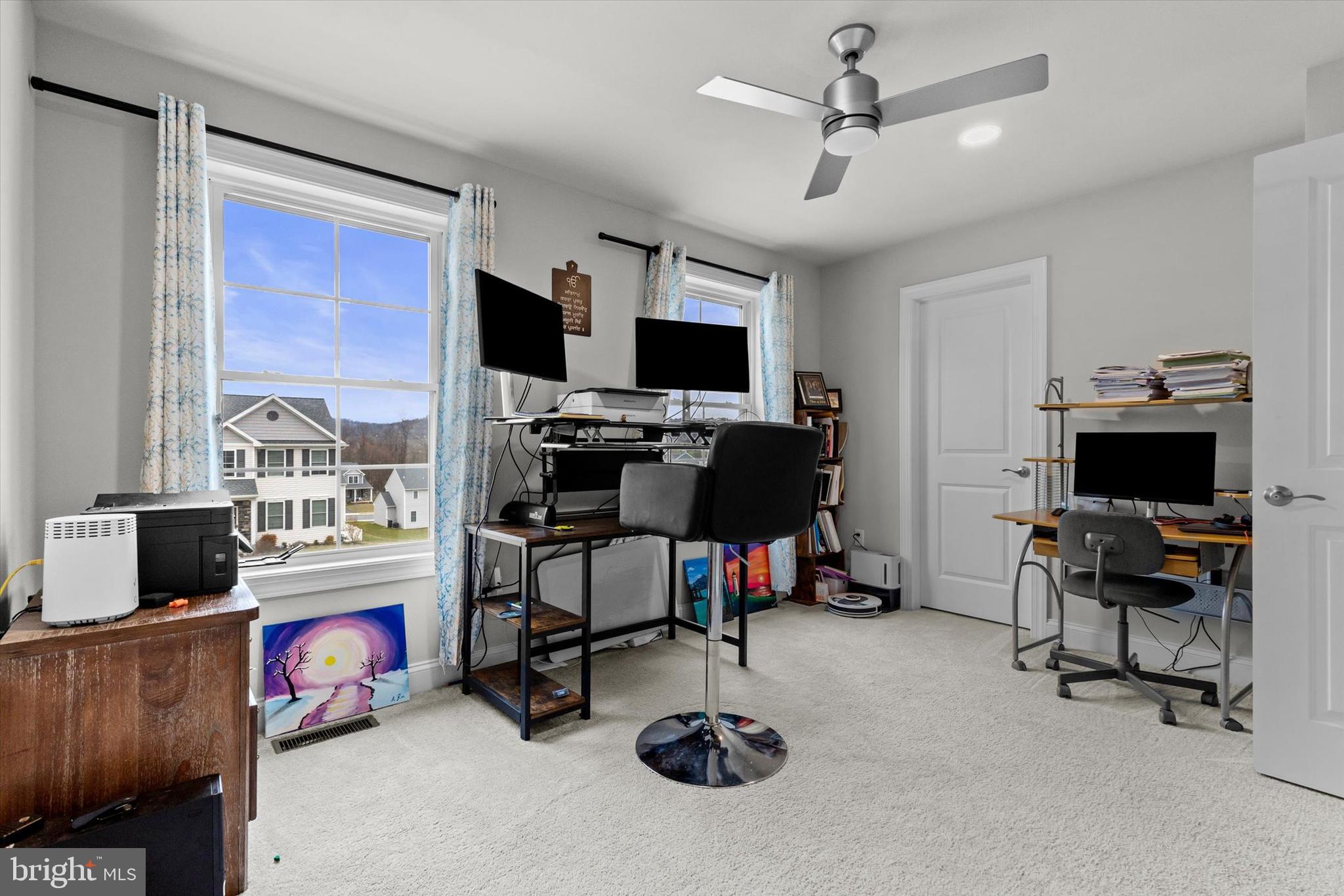 WOODLAND HILLS - Residential