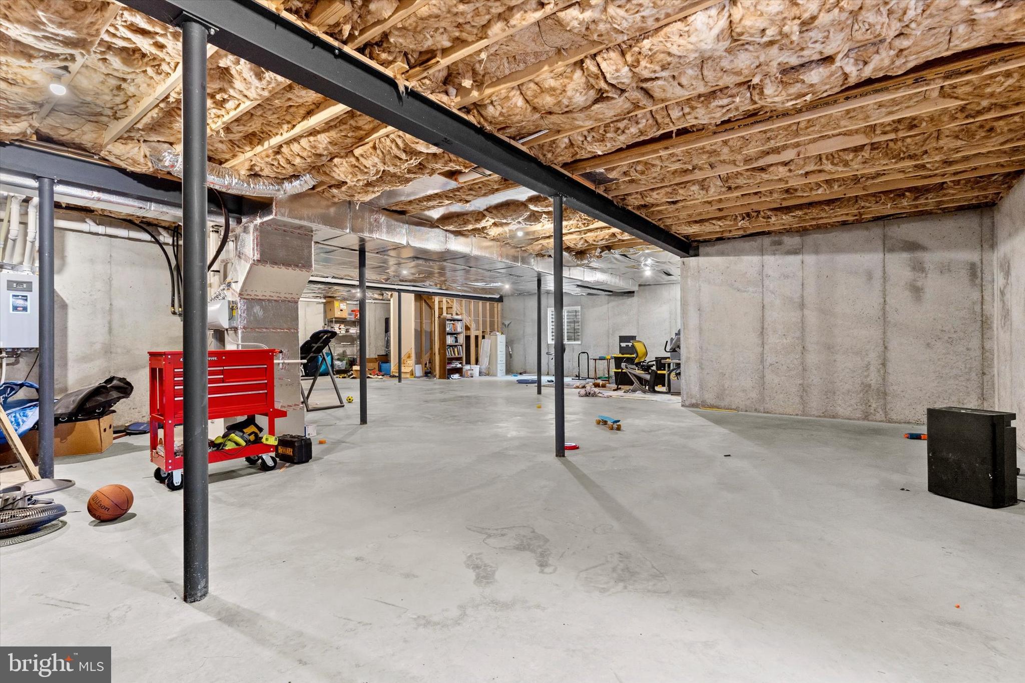 WOODLAND HILLS - Residential