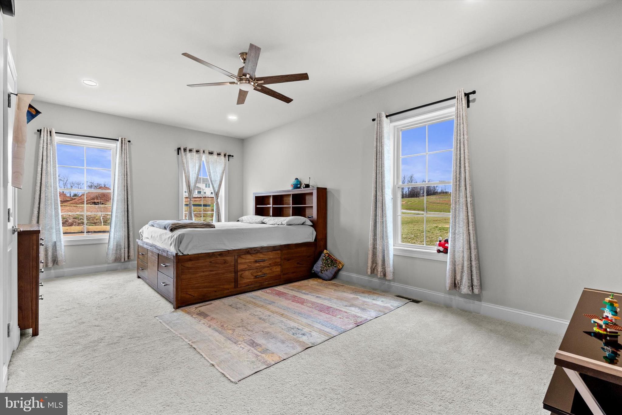 WOODLAND HILLS - Residential