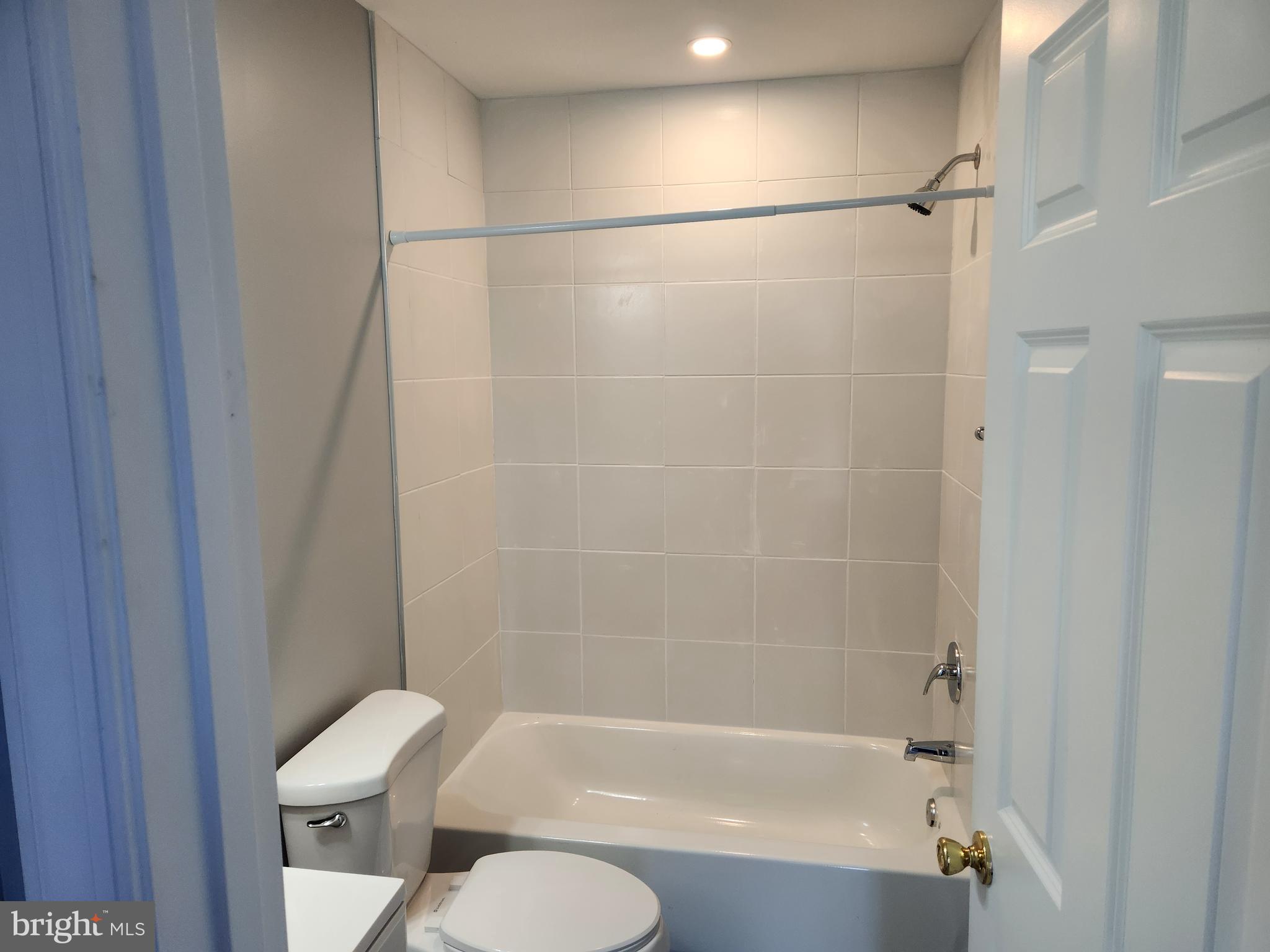 HALLOWELL - Residential Lease