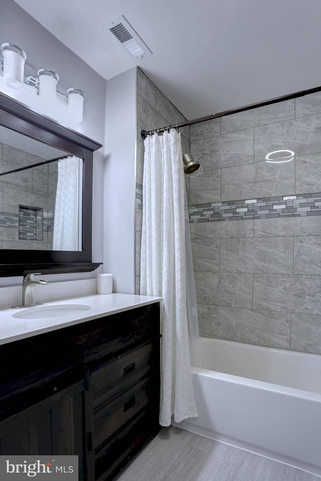 WOODBRIDGE VALLEY - Residential