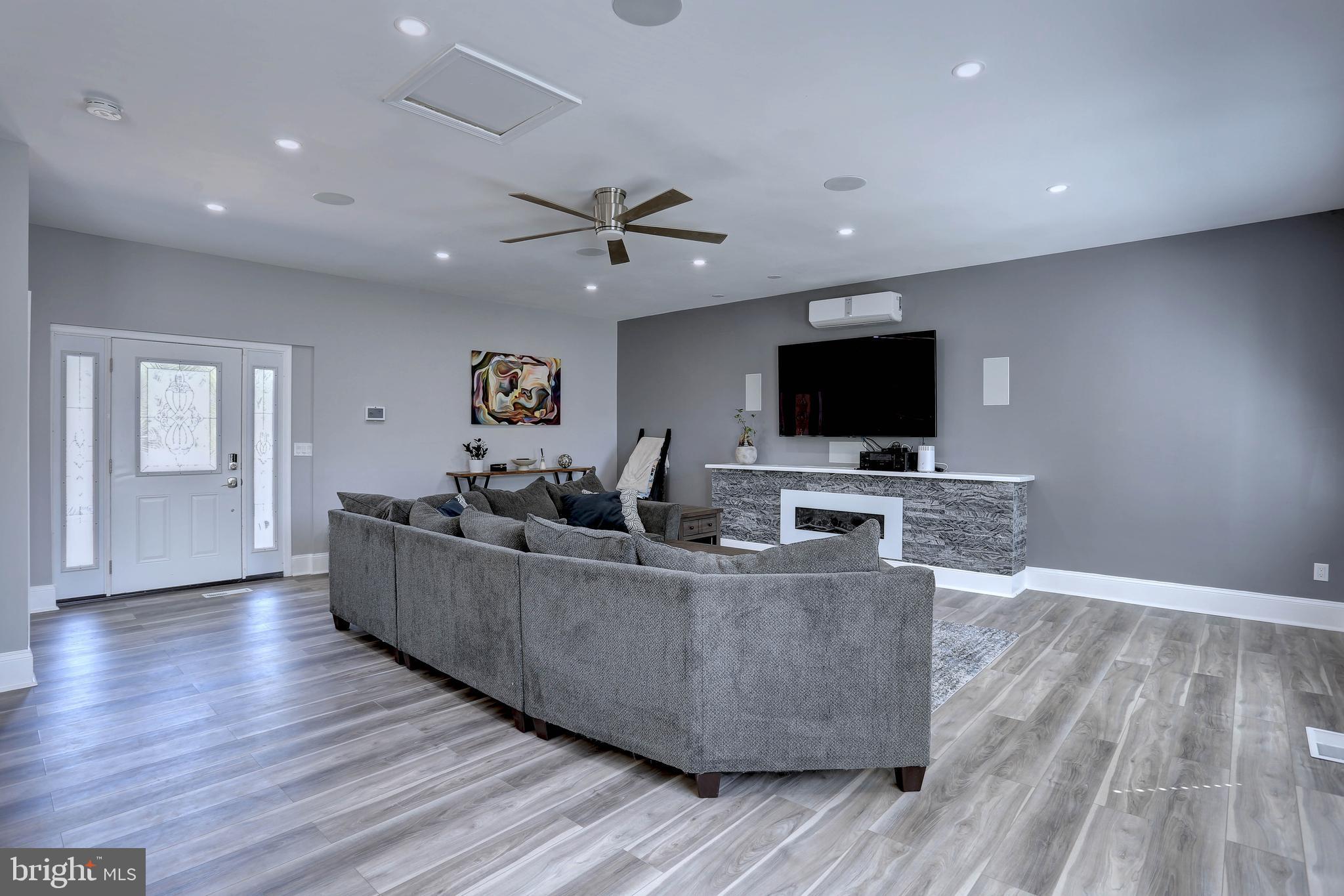 WOODBRIDGE VALLEY - Residential