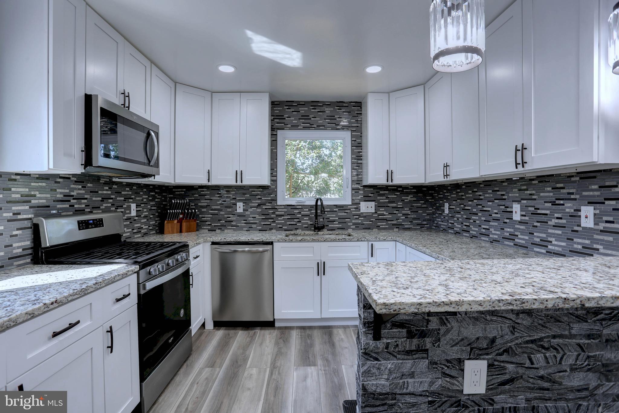 WOODBRIDGE VALLEY - Residential