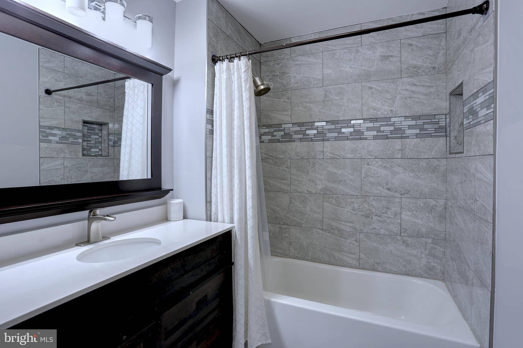 WOODBRIDGE VALLEY - Residential