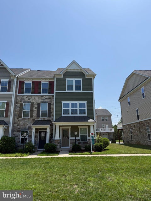 Townhouse For Sale - 41768 Mcmonagle Square<br/> Loudoun County, ALDIE, VA 20105