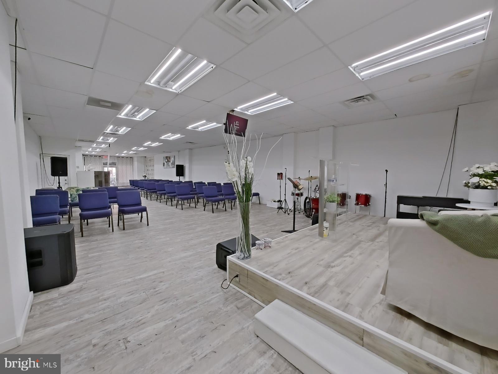 FRANKFORD - Commercial Sale