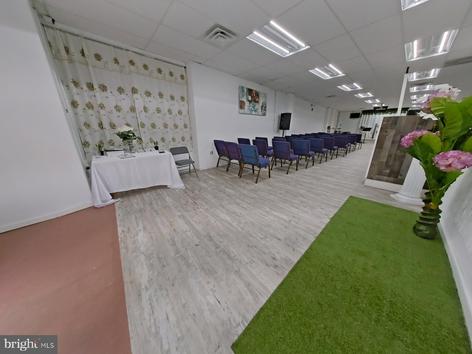 FRANKFORD - Commercial Sale