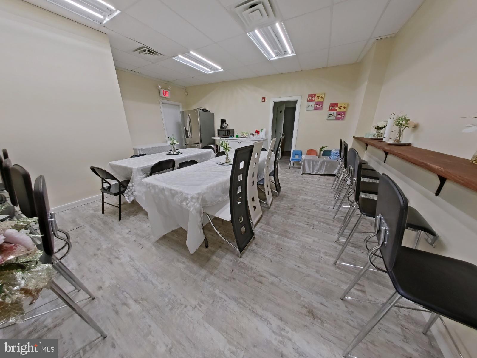 FRANKFORD - Commercial Sale