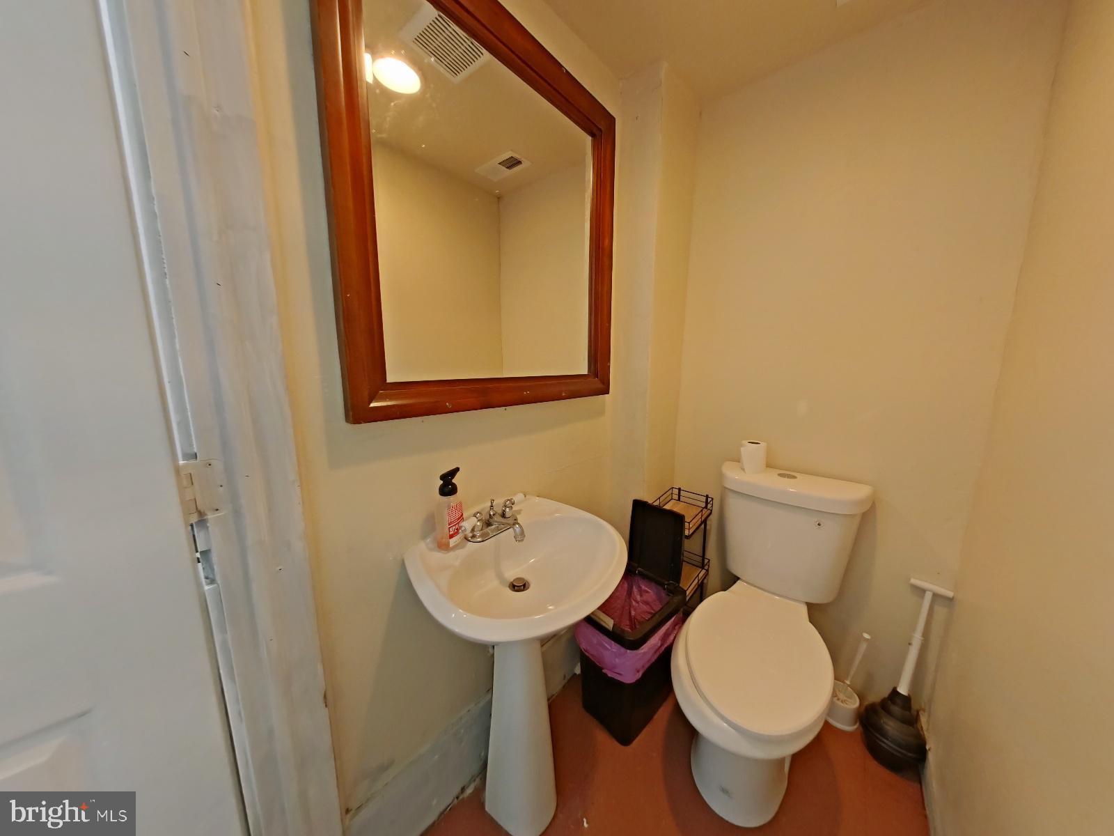 FRANKFORD - Commercial Sale