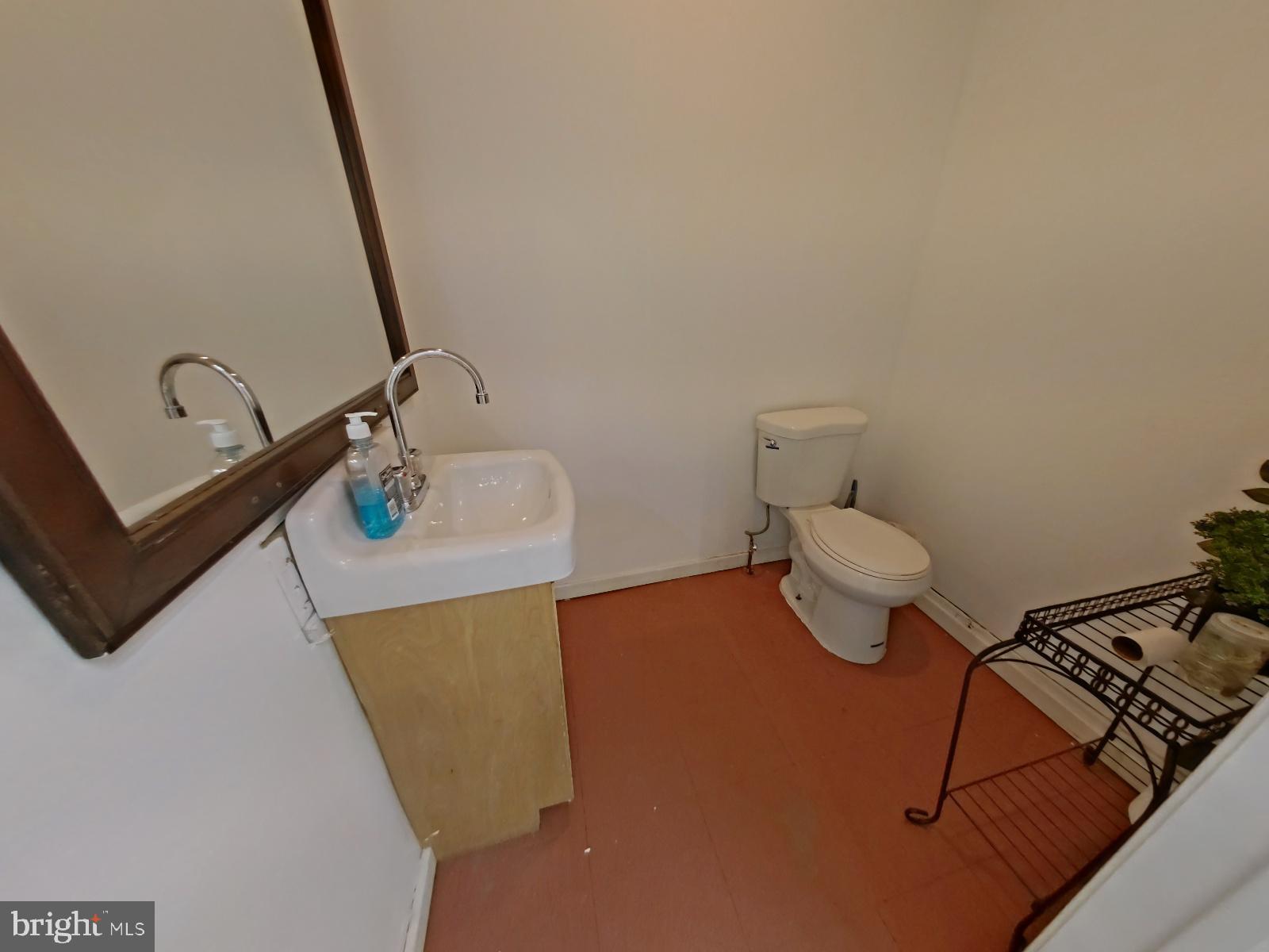 FRANKFORD - Commercial Sale