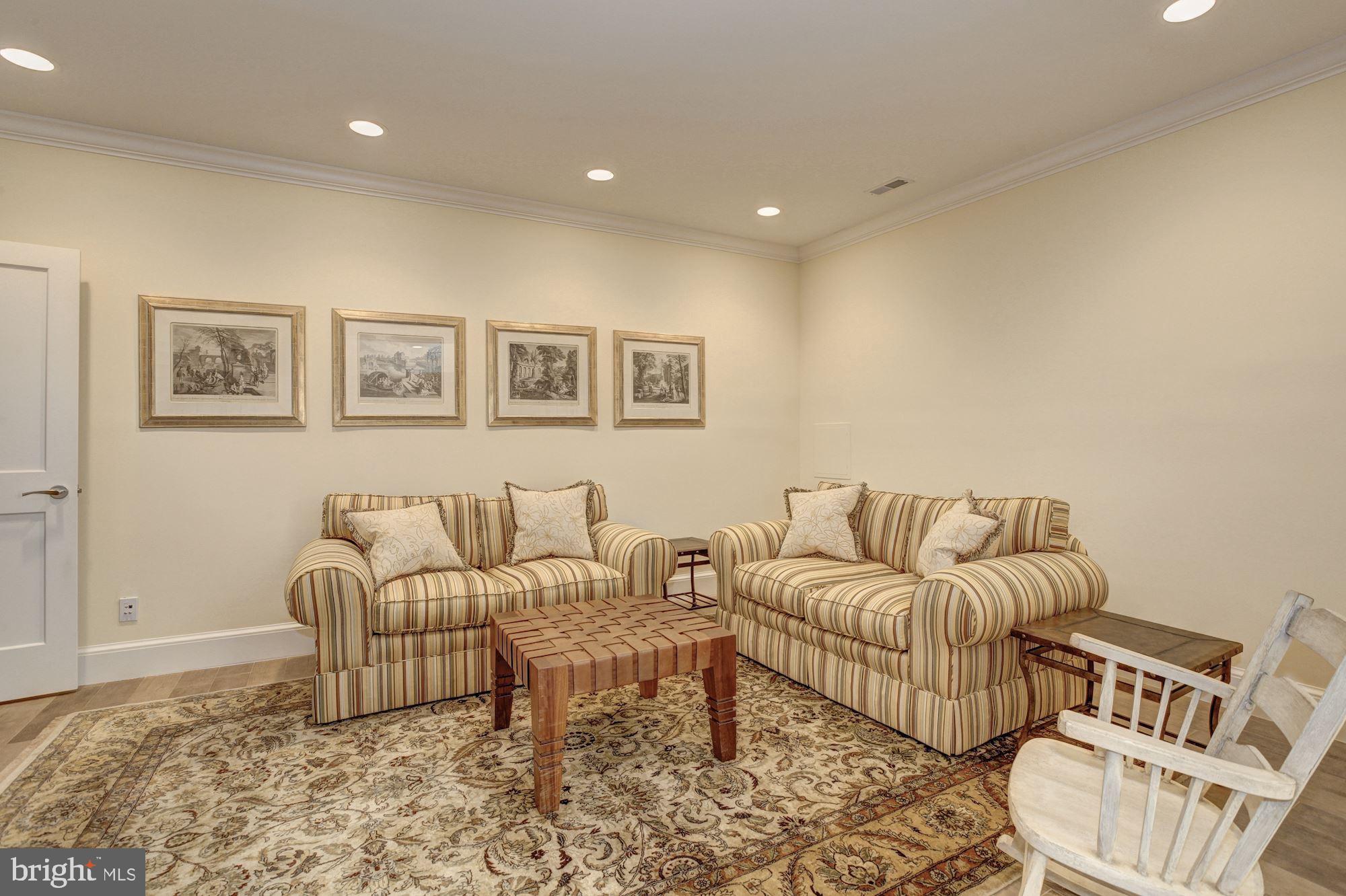 POTOMAC OUTSIDE - Residential