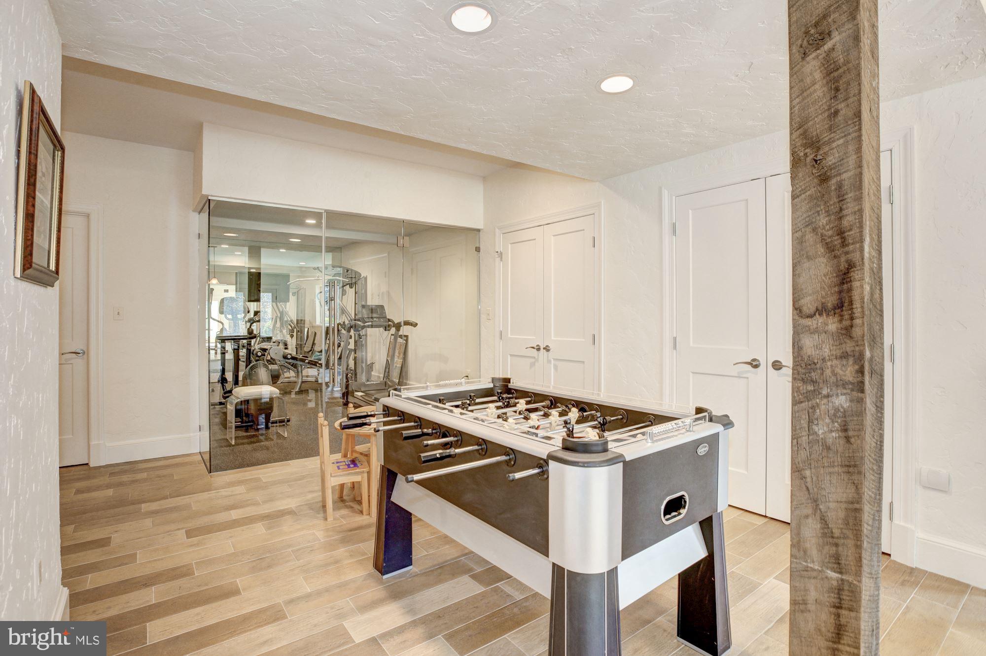 POTOMAC OUTSIDE - Residential