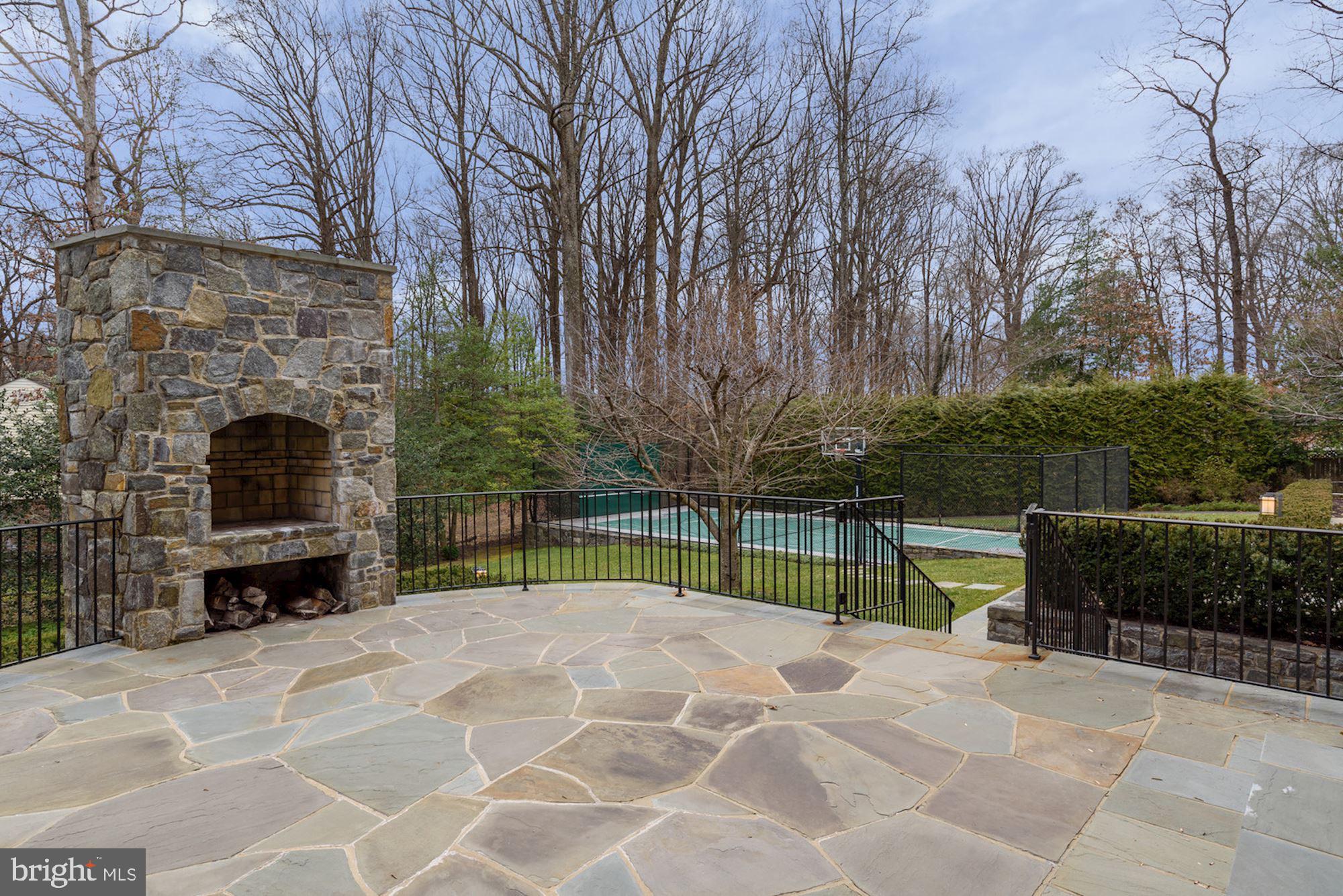 POTOMAC OUTSIDE - Residential