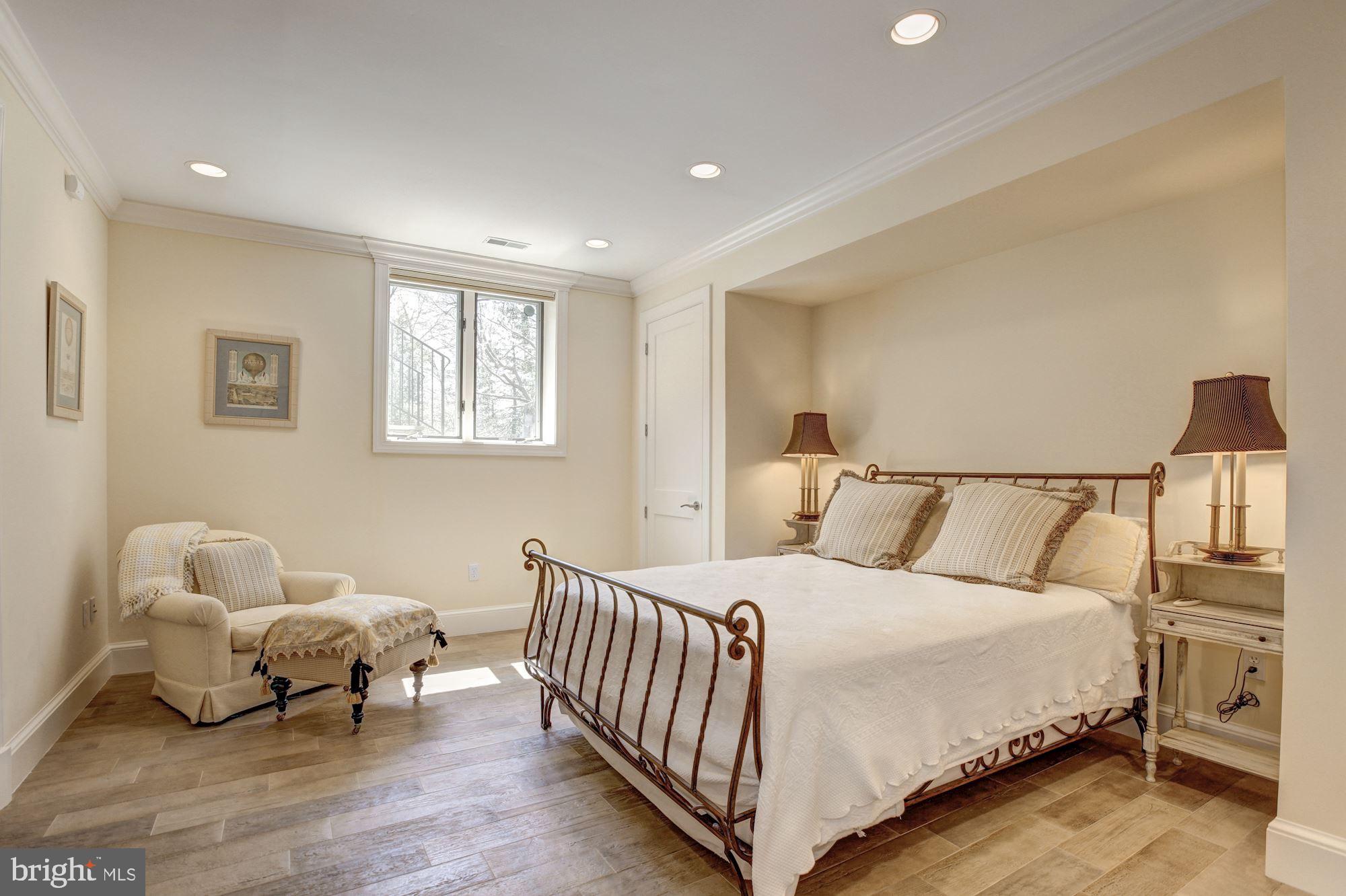 POTOMAC OUTSIDE - Residential