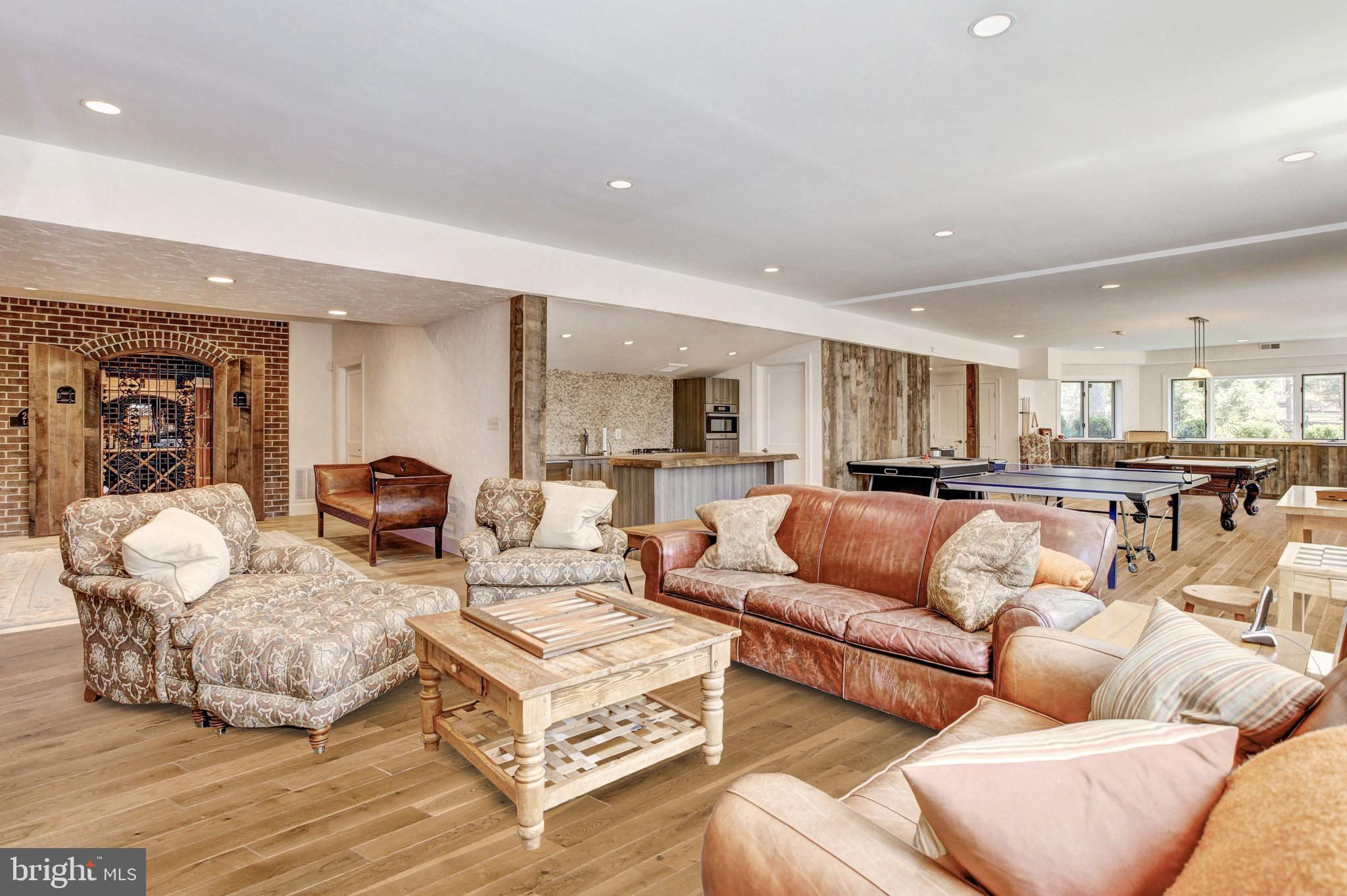 POTOMAC OUTSIDE - Residential