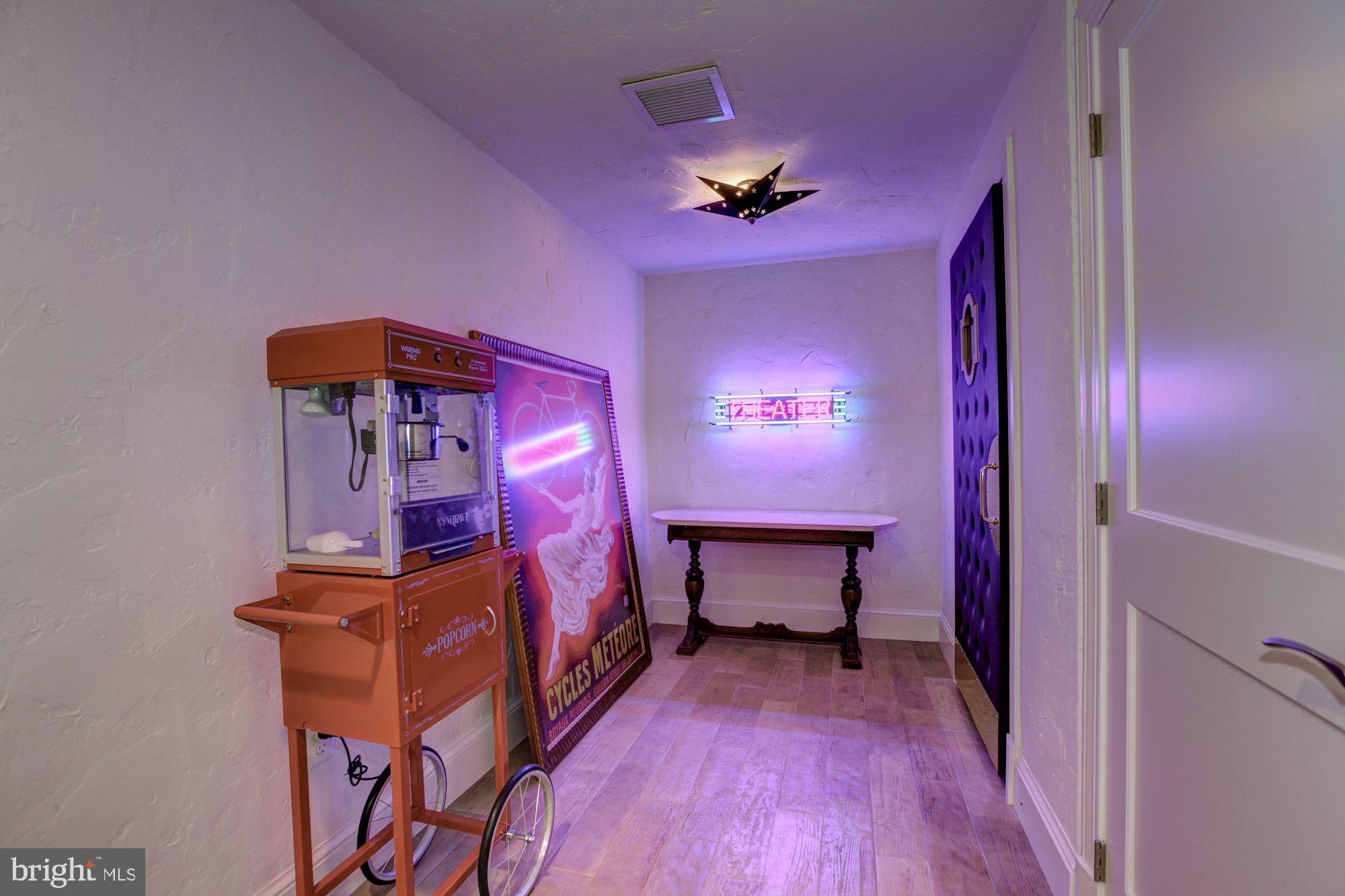 POTOMAC OUTSIDE - Residential