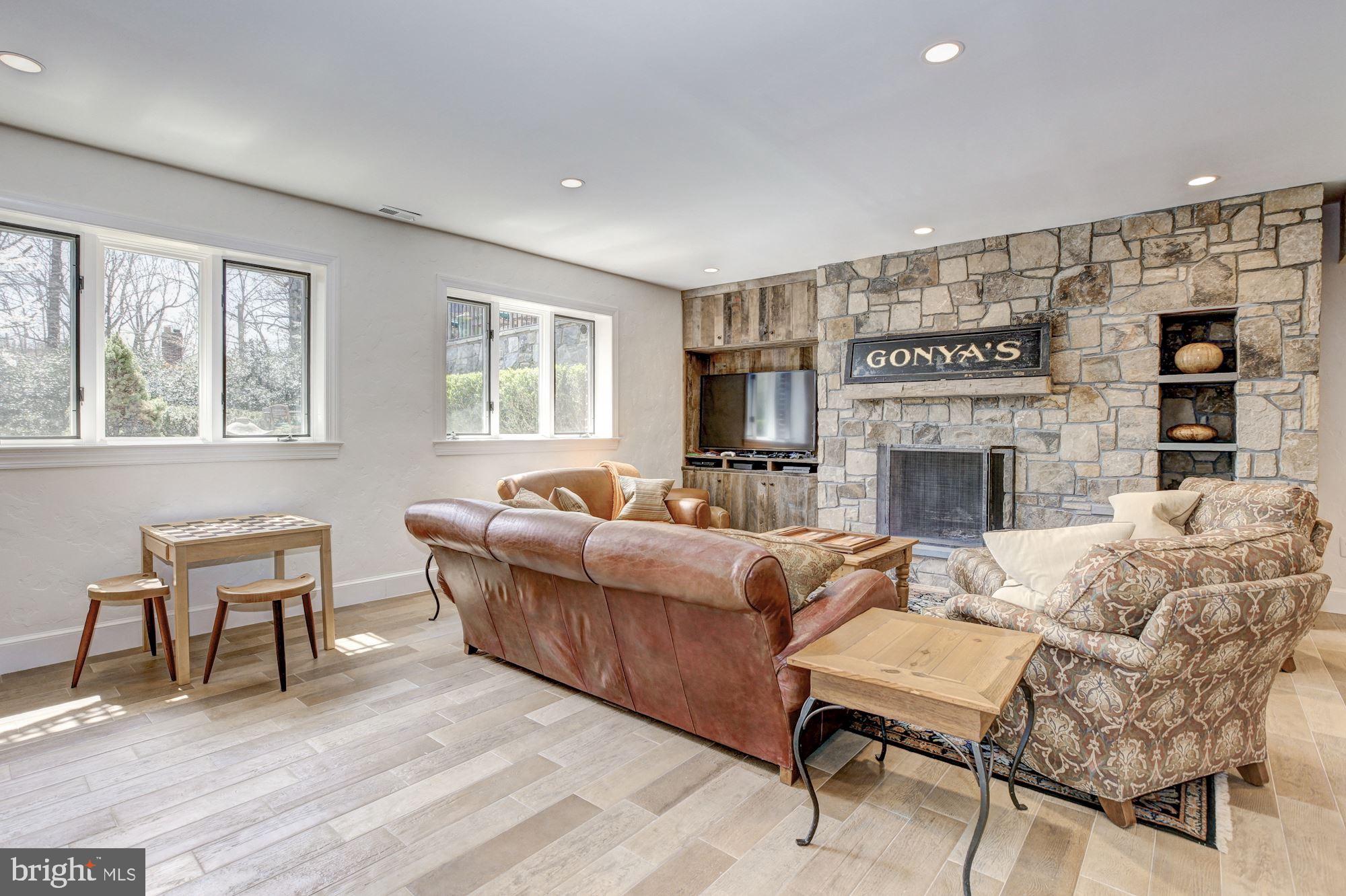 POTOMAC OUTSIDE - Residential