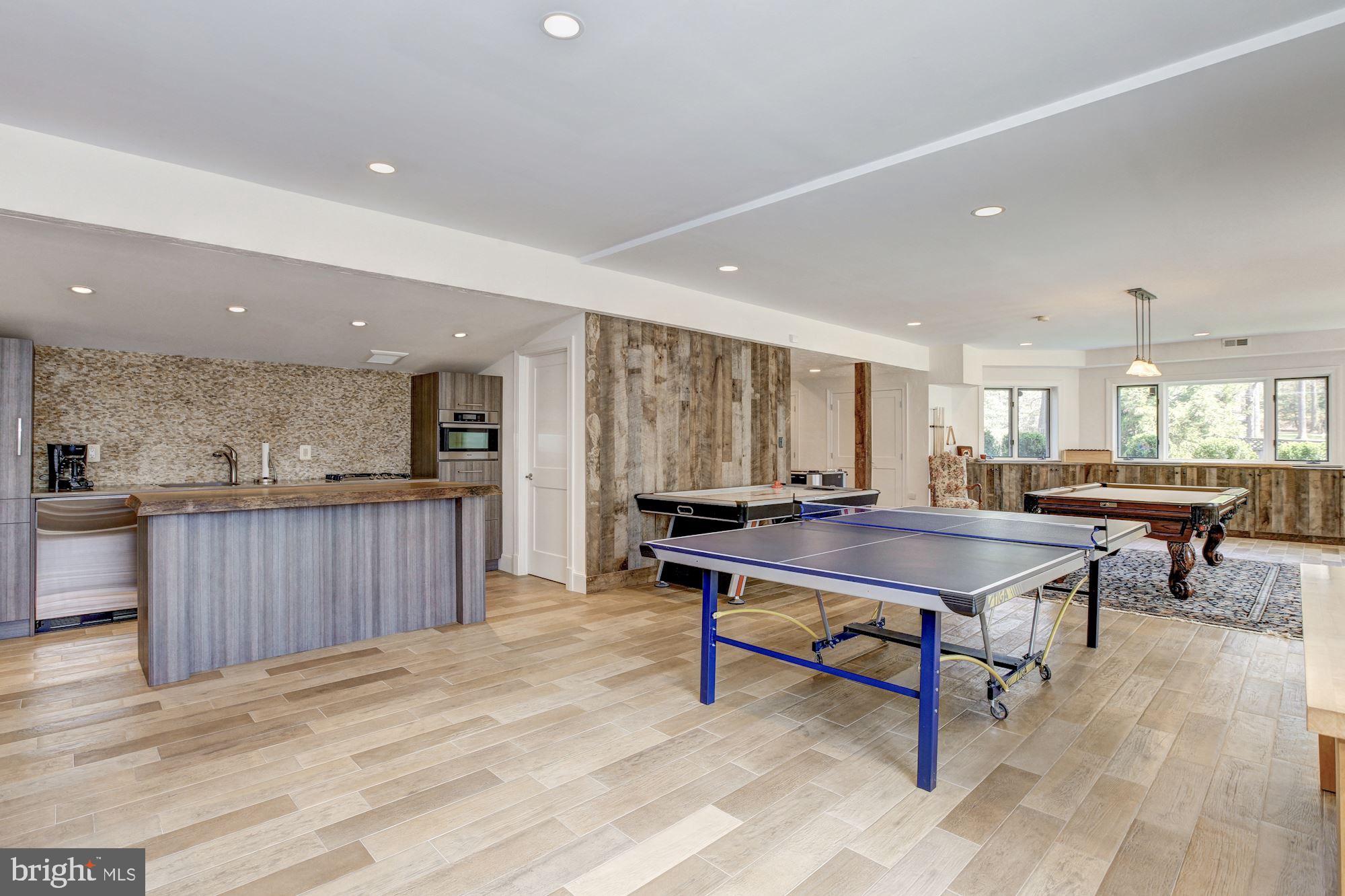 POTOMAC OUTSIDE - Residential