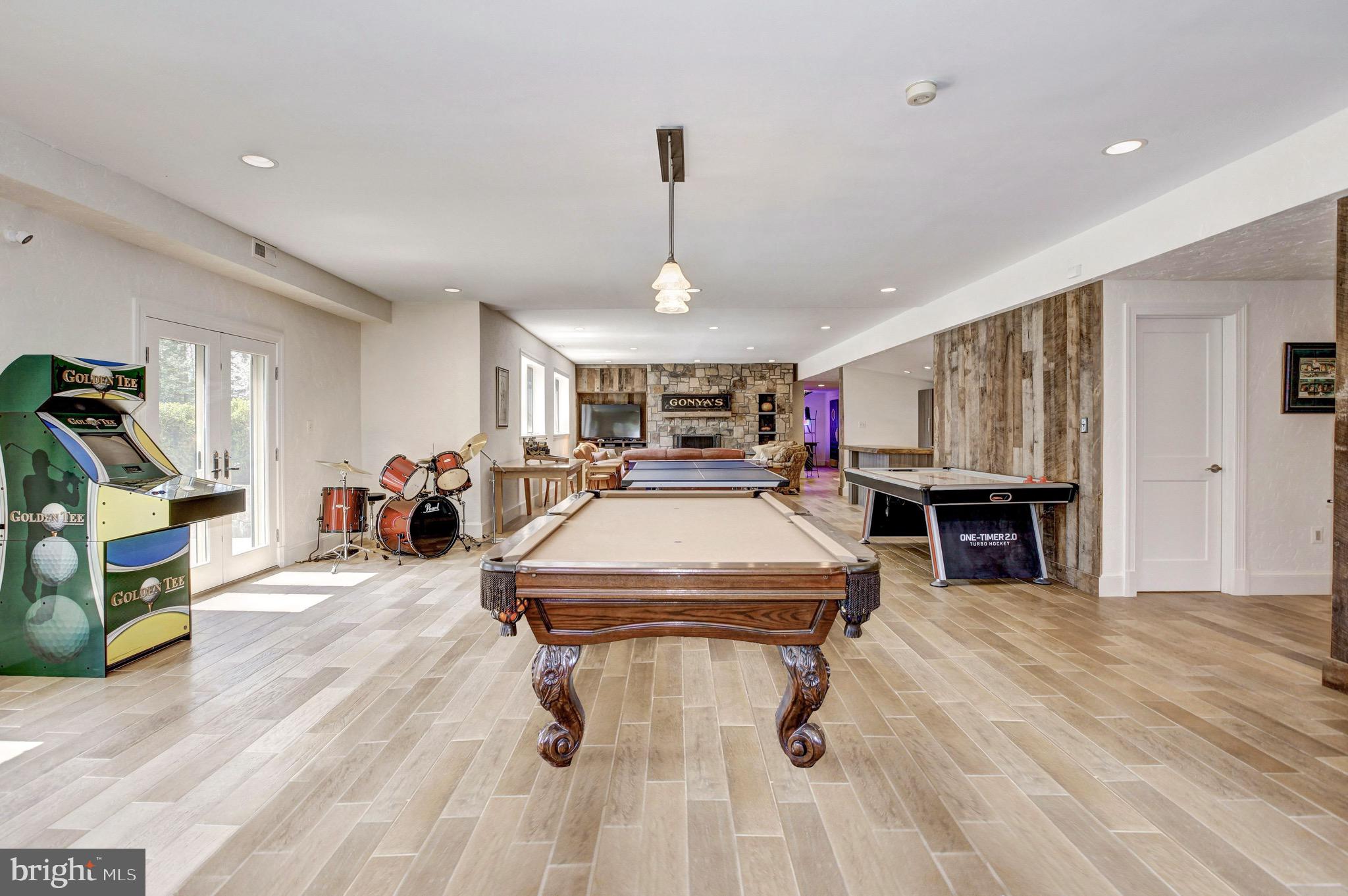 POTOMAC OUTSIDE - Residential