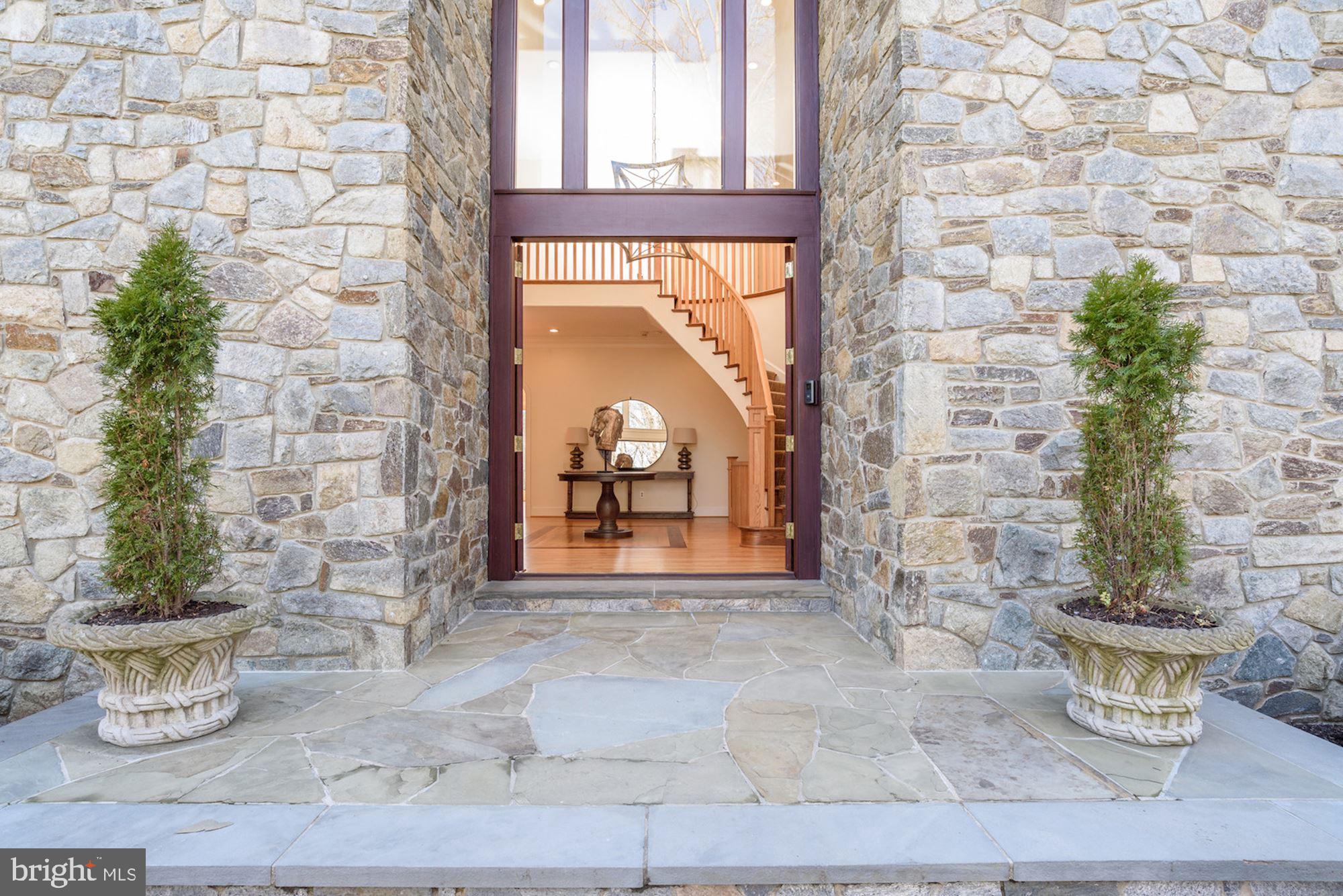 POTOMAC OUTSIDE - Residential