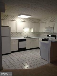 ADMIRAL REACH AT HARBOUR GATES - Residential Lease