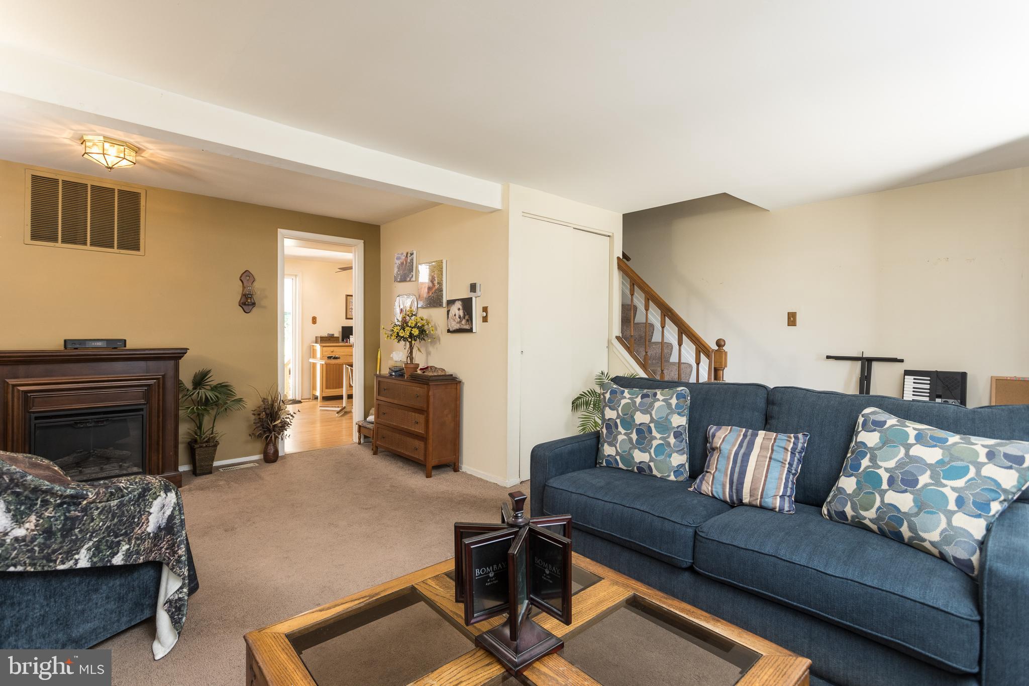 SEVEN COURTS - Residential