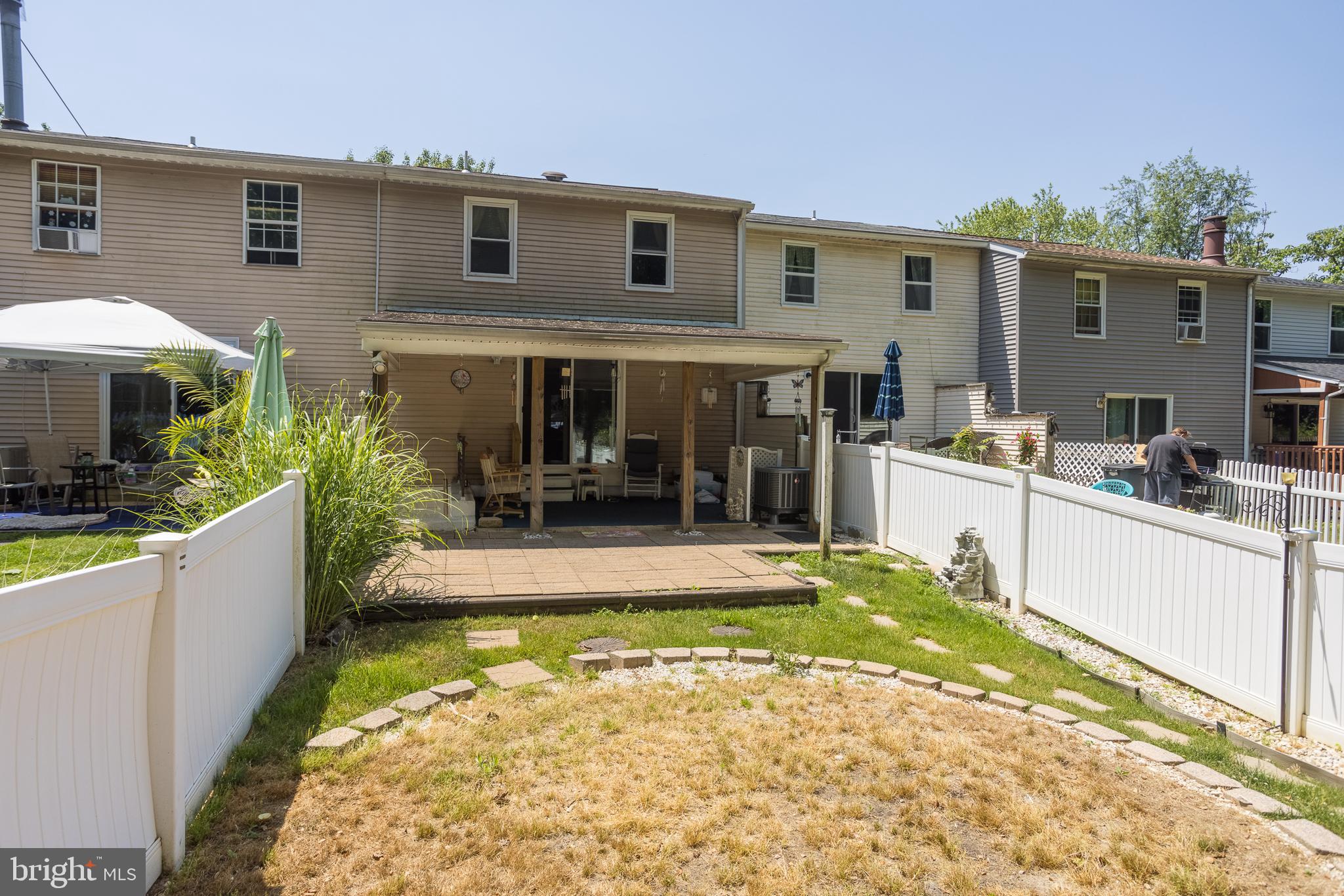 SEVEN COURTS - Residential