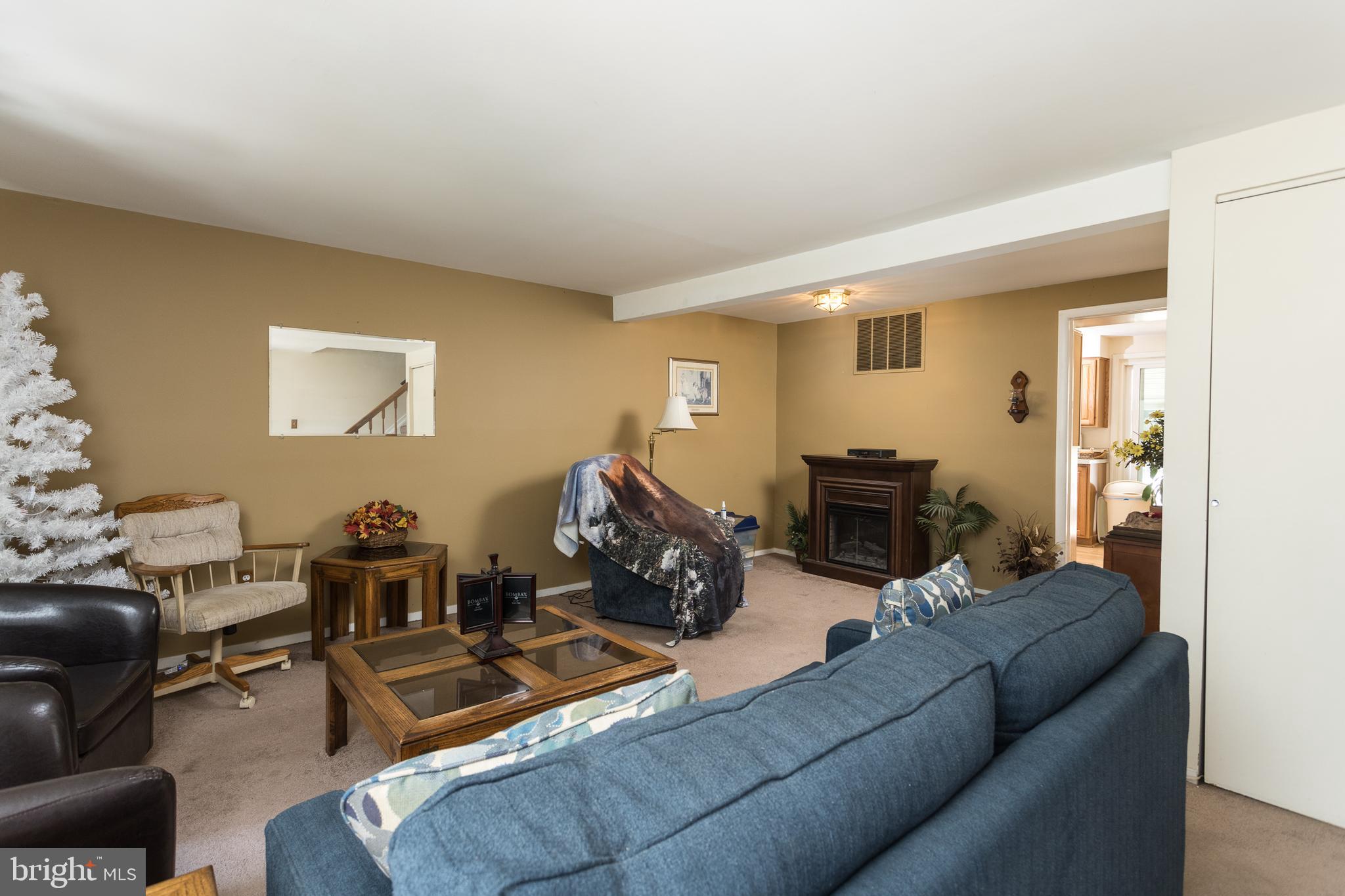 SEVEN COURTS - Residential