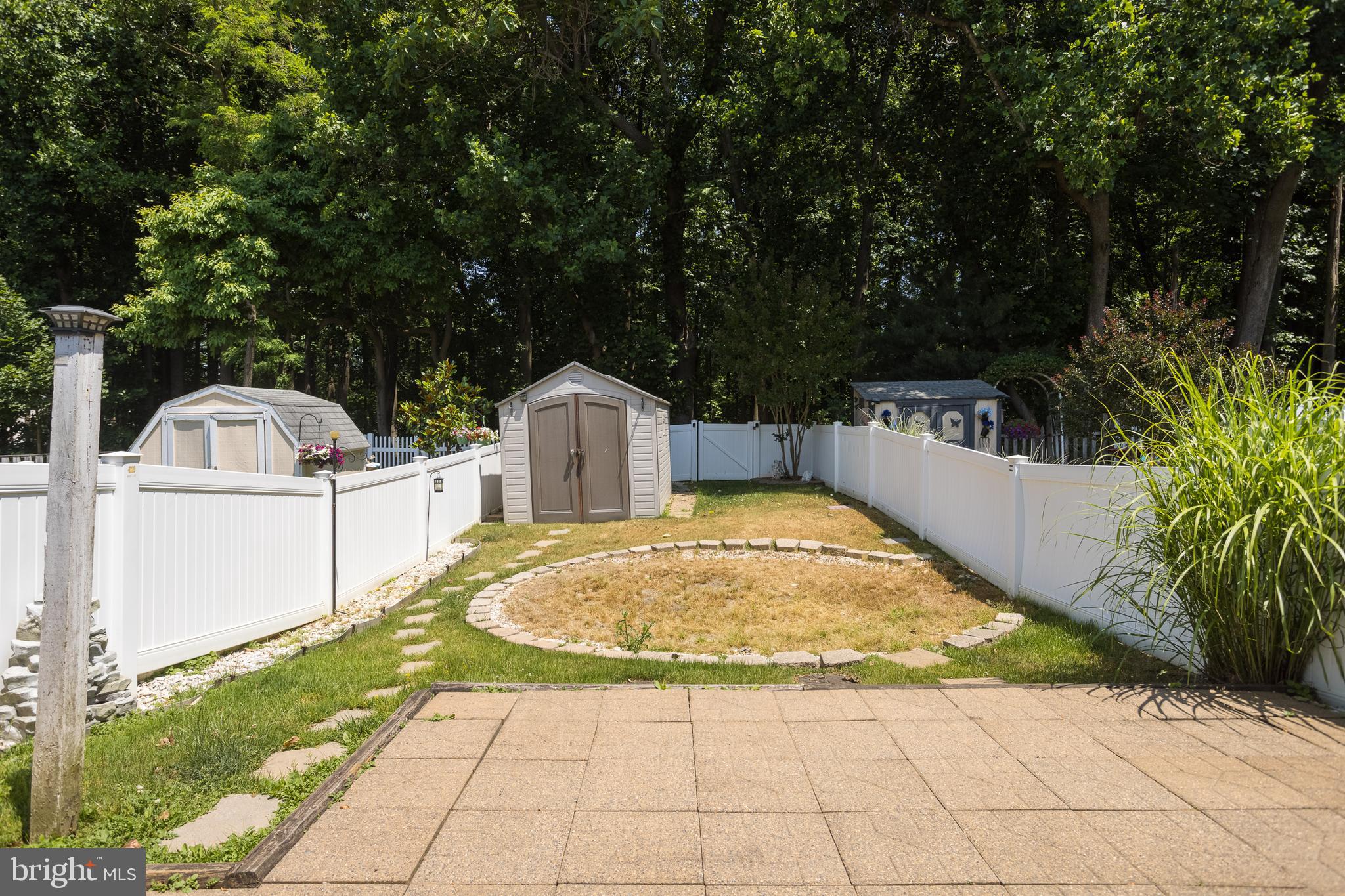 SEVEN COURTS - Residential