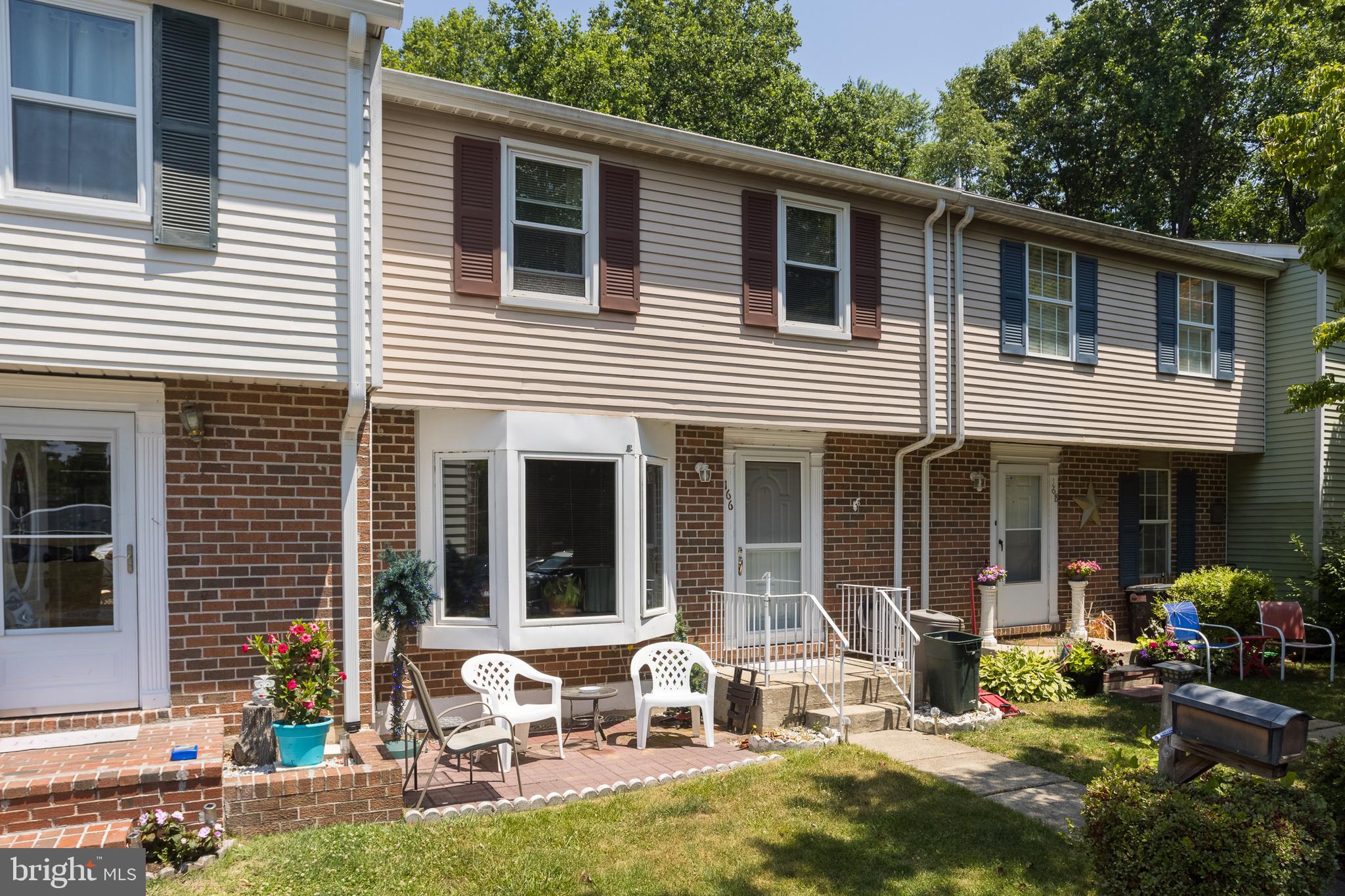 SEVEN COURTS - Residential