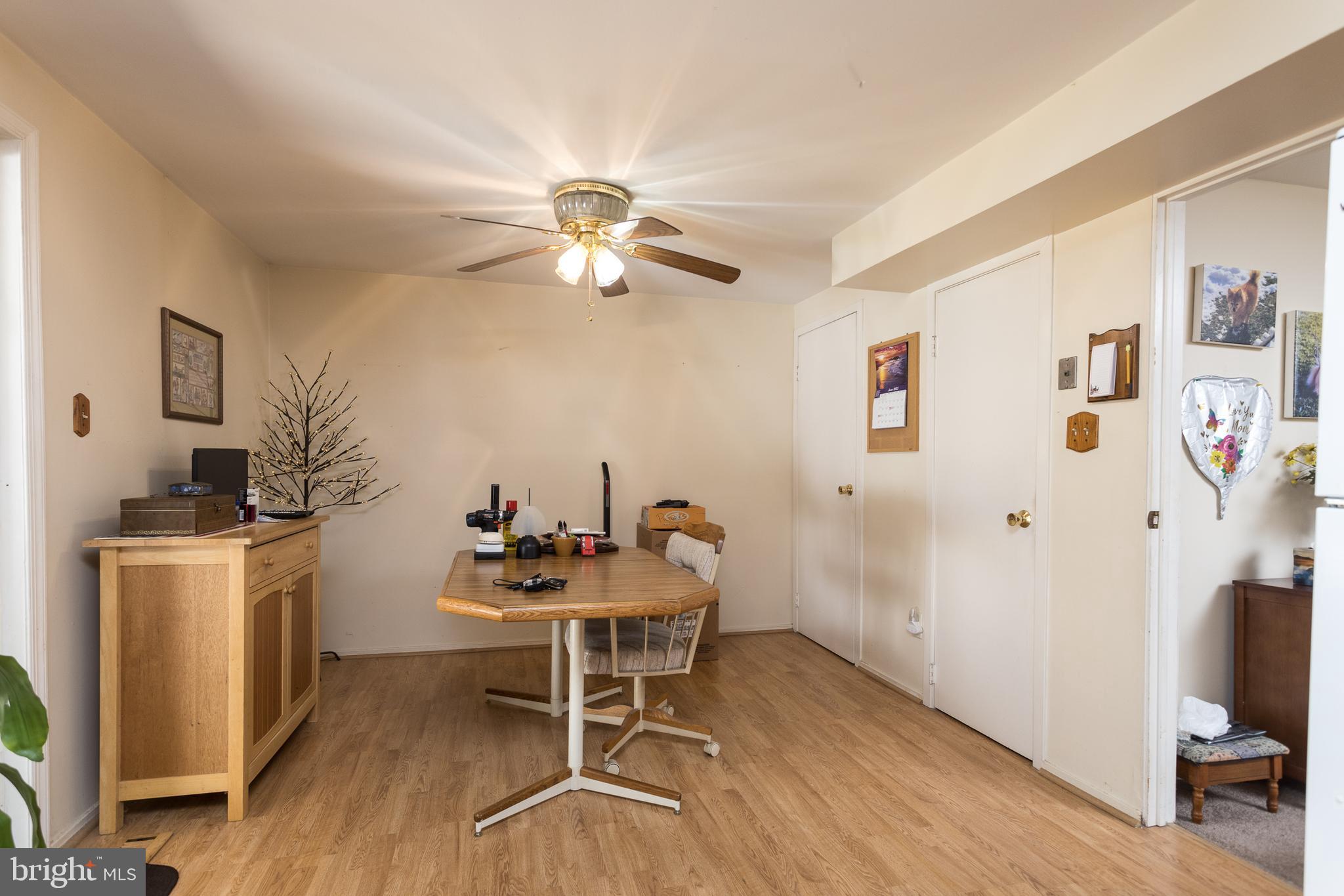 SEVEN COURTS - Residential