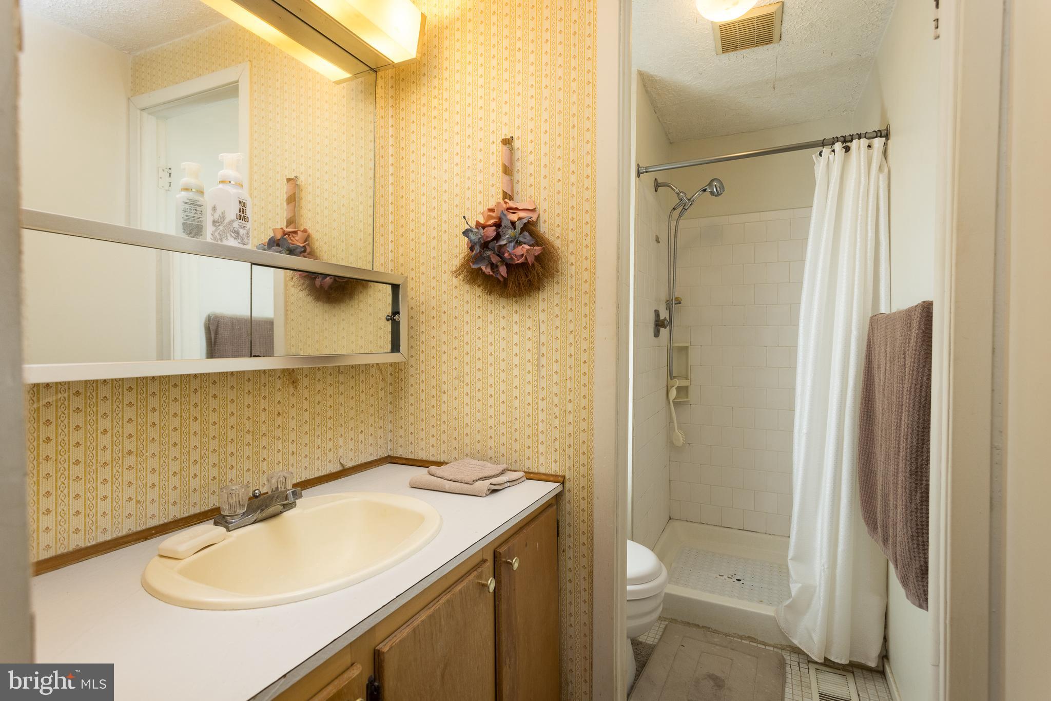 SEVEN COURTS - Residential