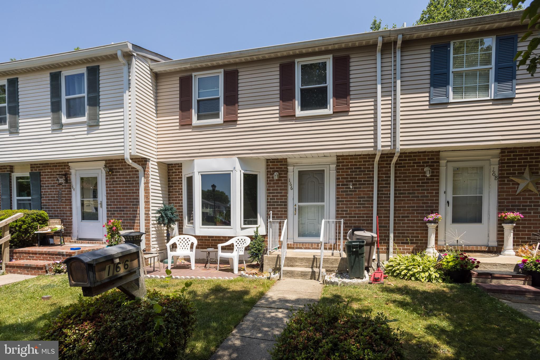 SEVEN COURTS - Residential